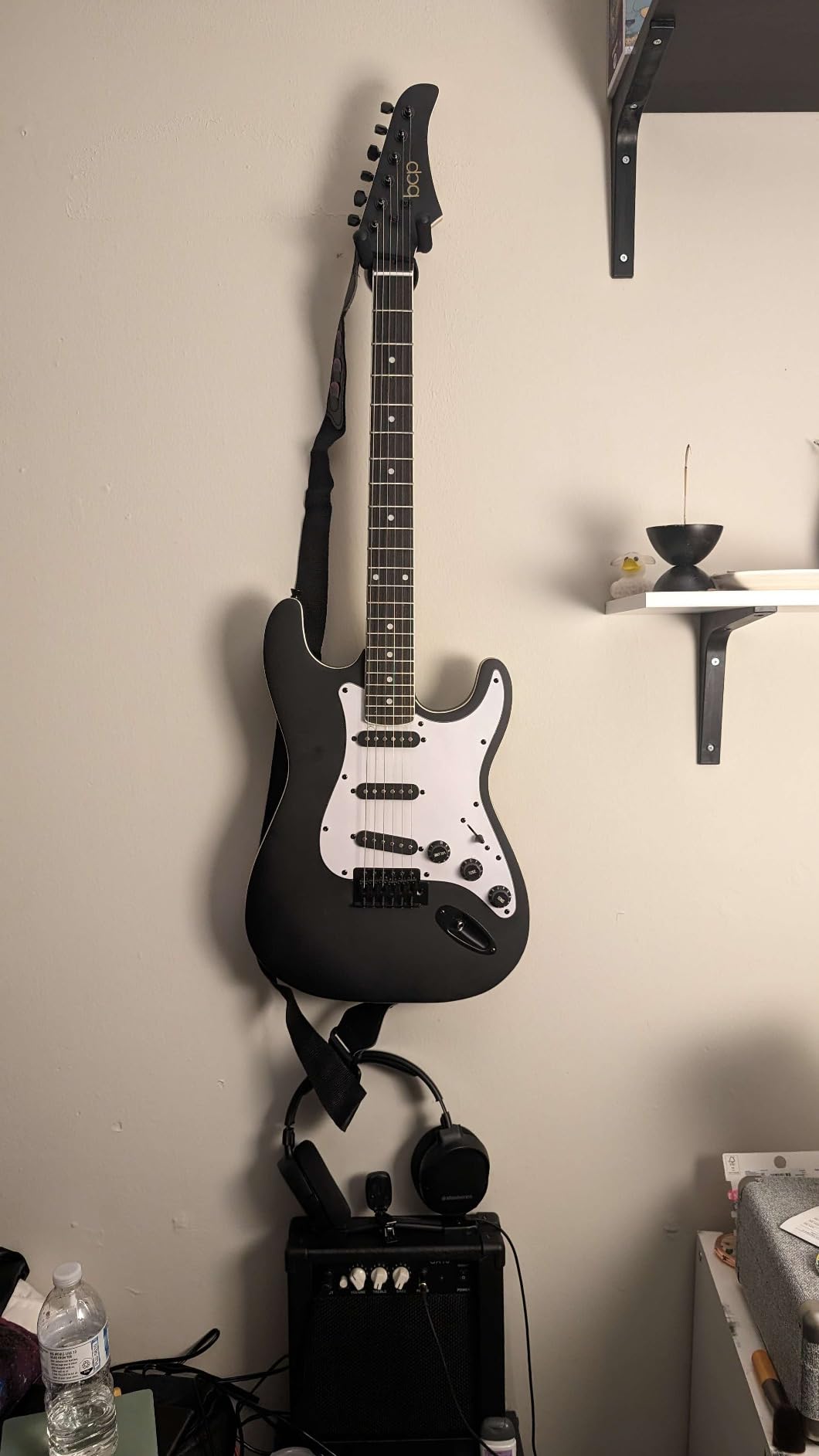Best Choice Products 39in Full Size Beginner Electric Guitar Starter Kit w/Case, Strap, 10W Amp, Strings, Pick, Tremolo Bar - Jet Black customer photo 2
