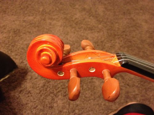 Cecilio 1/2 Size Natural Varnish Violin for Beginners, Hand-Carved Solid Spruce Top, Maple Back & Sides, Full Fiddle Kit with Hard Case, Bows, Rosin, Shoulder Rest, Lesson Book customer photo 2