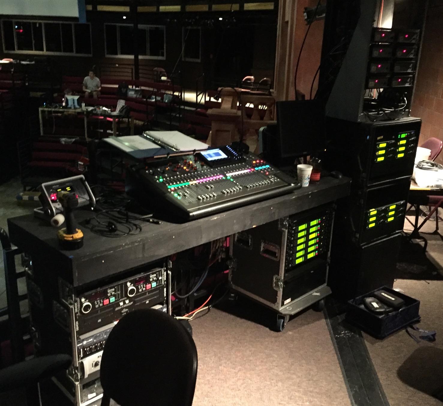 Behringer X32 40-Input 25-Bus Digital Mixing Console, Black customer photo 1