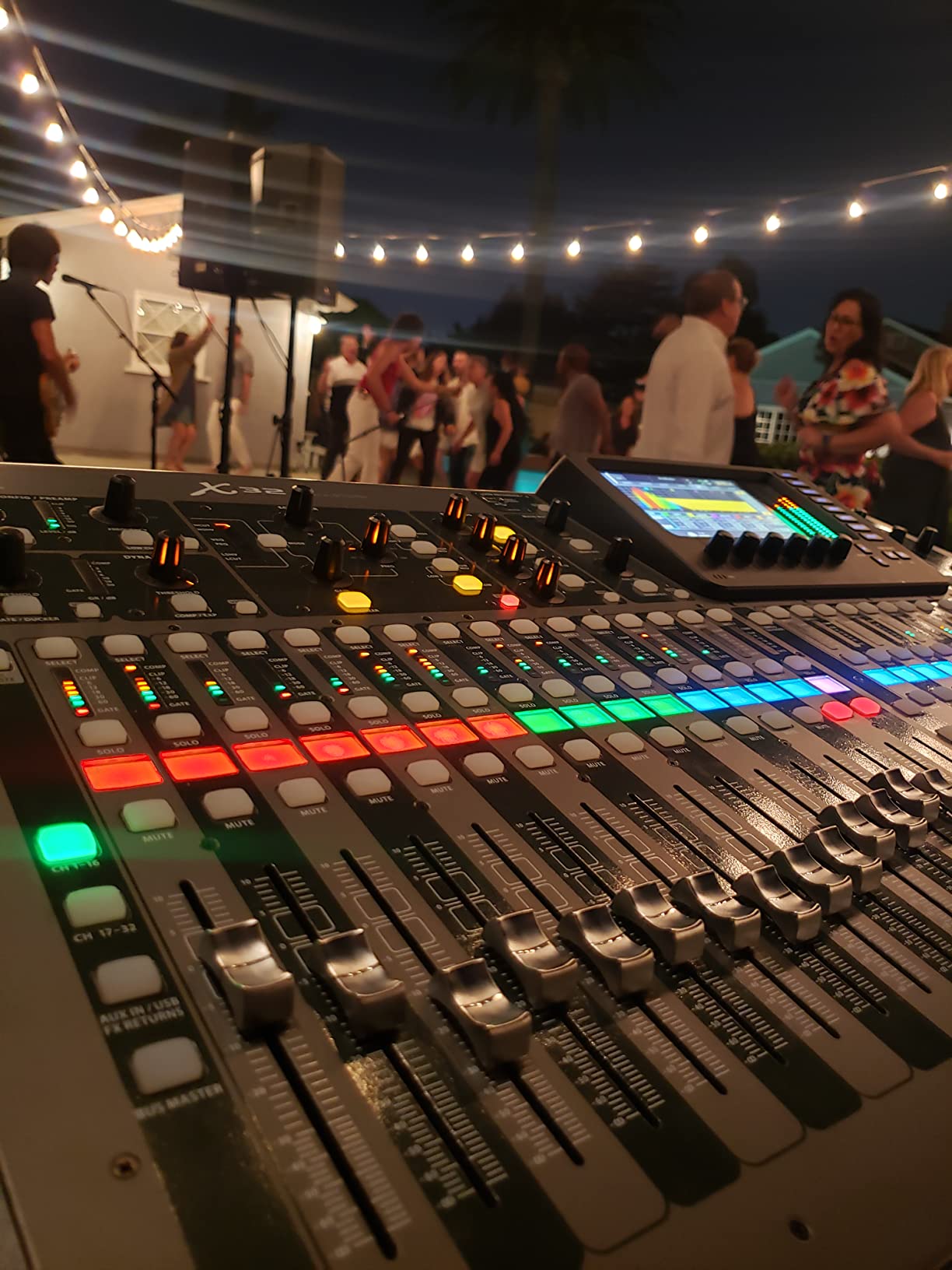 Behringer X32 40-Input 25-Bus Digital Mixing Console, Black customer photo 2