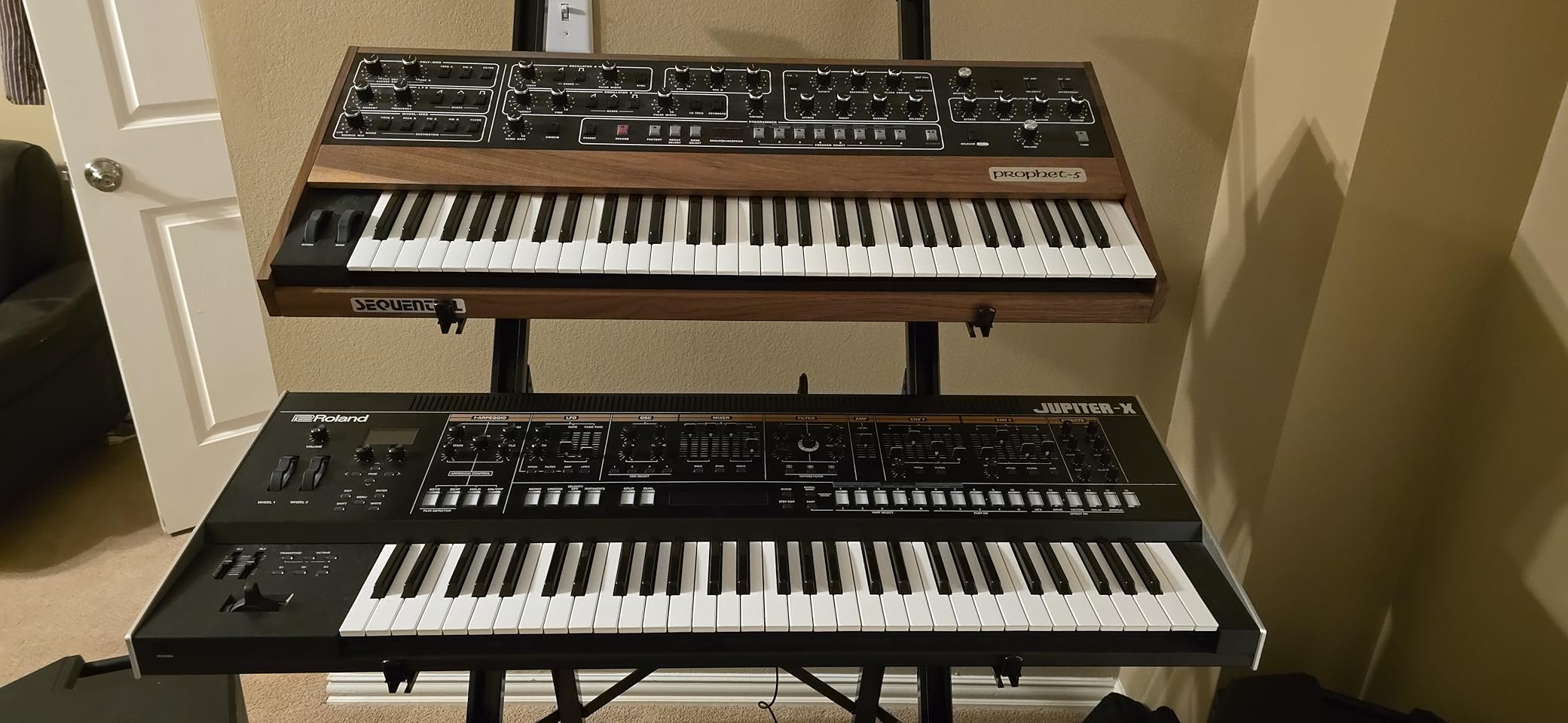 Gator Cases Frequent Flyer's Series Molded Flight Case for 76-Note Keyboards with TSA Approved Locking Latches and Recessed Wheels, (GTSA-KEY76) customer photo 2
