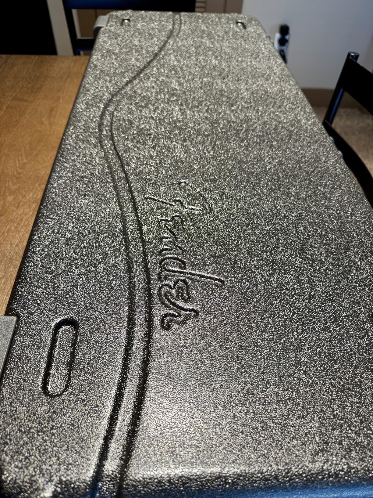 Fender Deluxe Molded Guitar Case for Stratocaster and Telecaster Electric Guitars, Military-Grade ABS Hard Shell with TSA Lock, Custom Foam Interior, Black customer photo 1