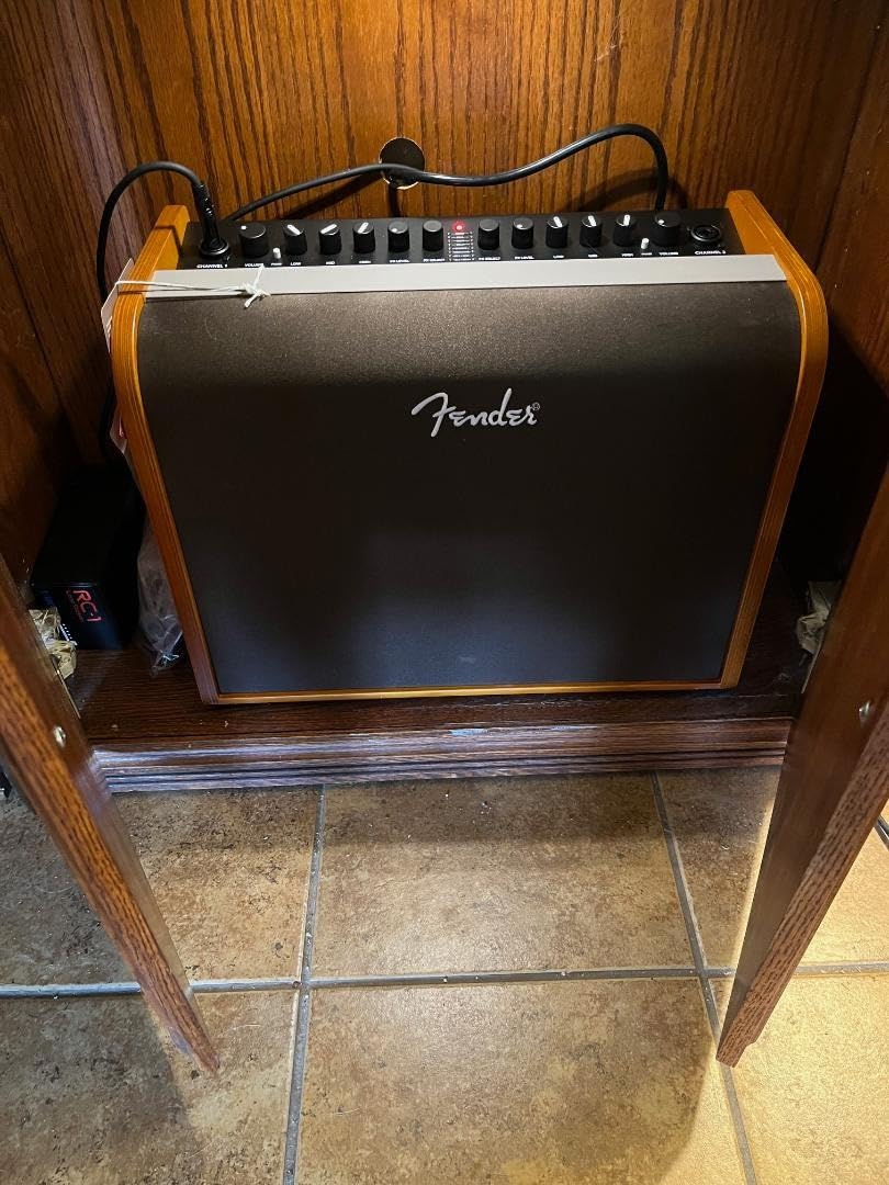 Fender Acoustic Guitar Amp, 100 Watts, Bluetooth Speaker, 8 Inch Full-range Speaker, 2 Channels customer photo 1