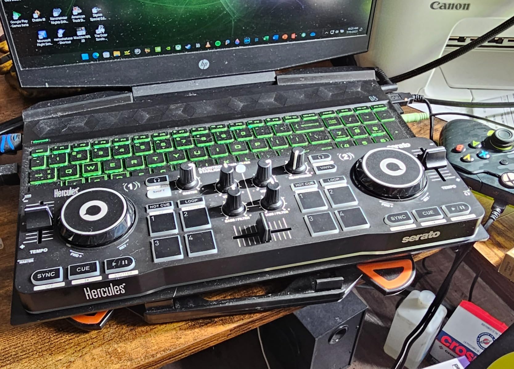 Hercules DJControl Starlight | Pocket USB DJ Controller with Serato DJ Lite, Touch-Sensitive Jog Wheels, Built-in Sound Card and Built-in Light Show | Touch-Sensitive Jog Wheels, Built-in Sound Card, Rgb Light Show, 4 Pads customer photo 1