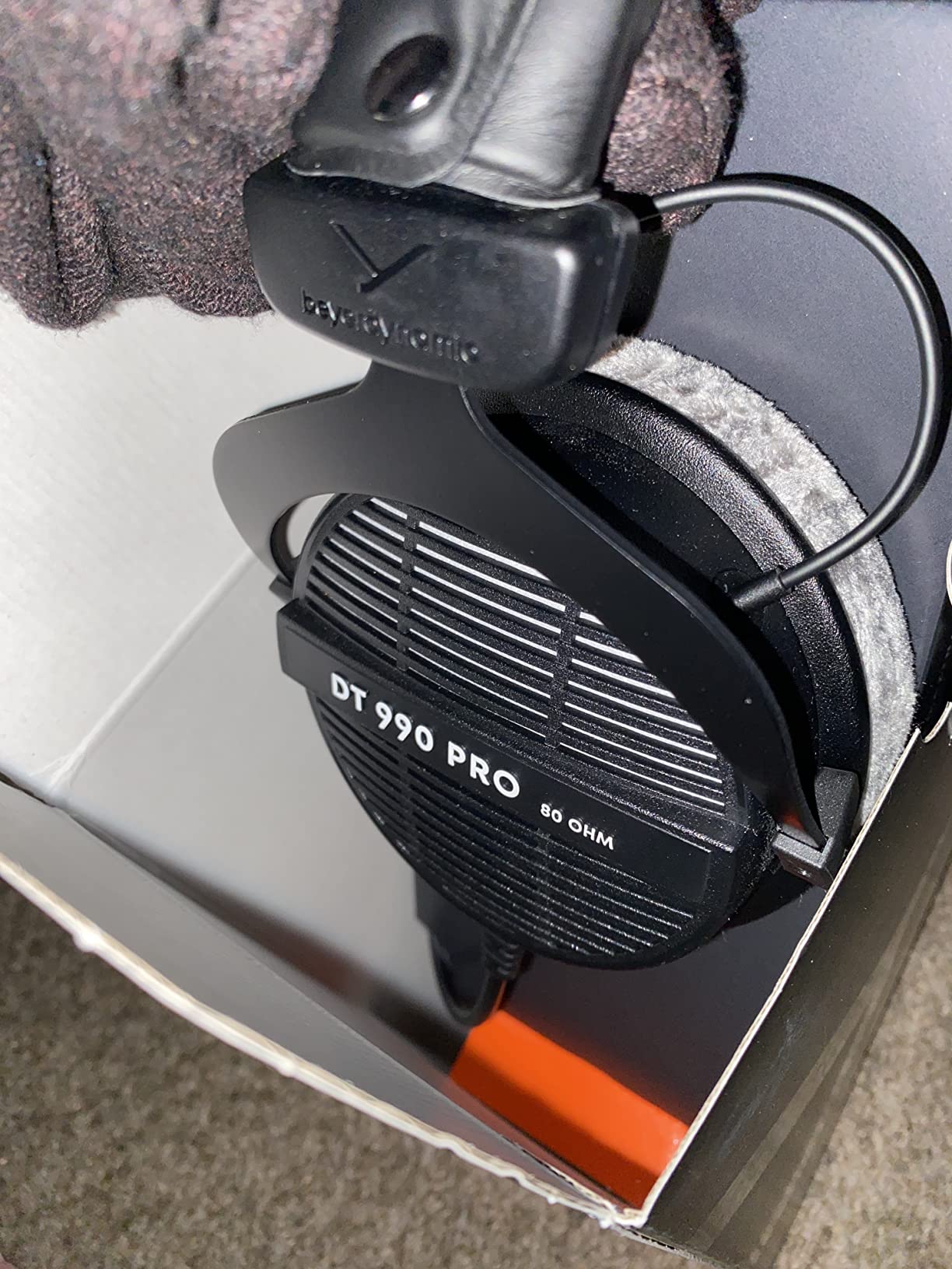 beyerdynamic DT 990 PRO, 80 Ohm, Open Back, Over Ear, Wired Professional Studio Headphones for Gaming, Podcast, Audiophile, Mixing customer photo 2