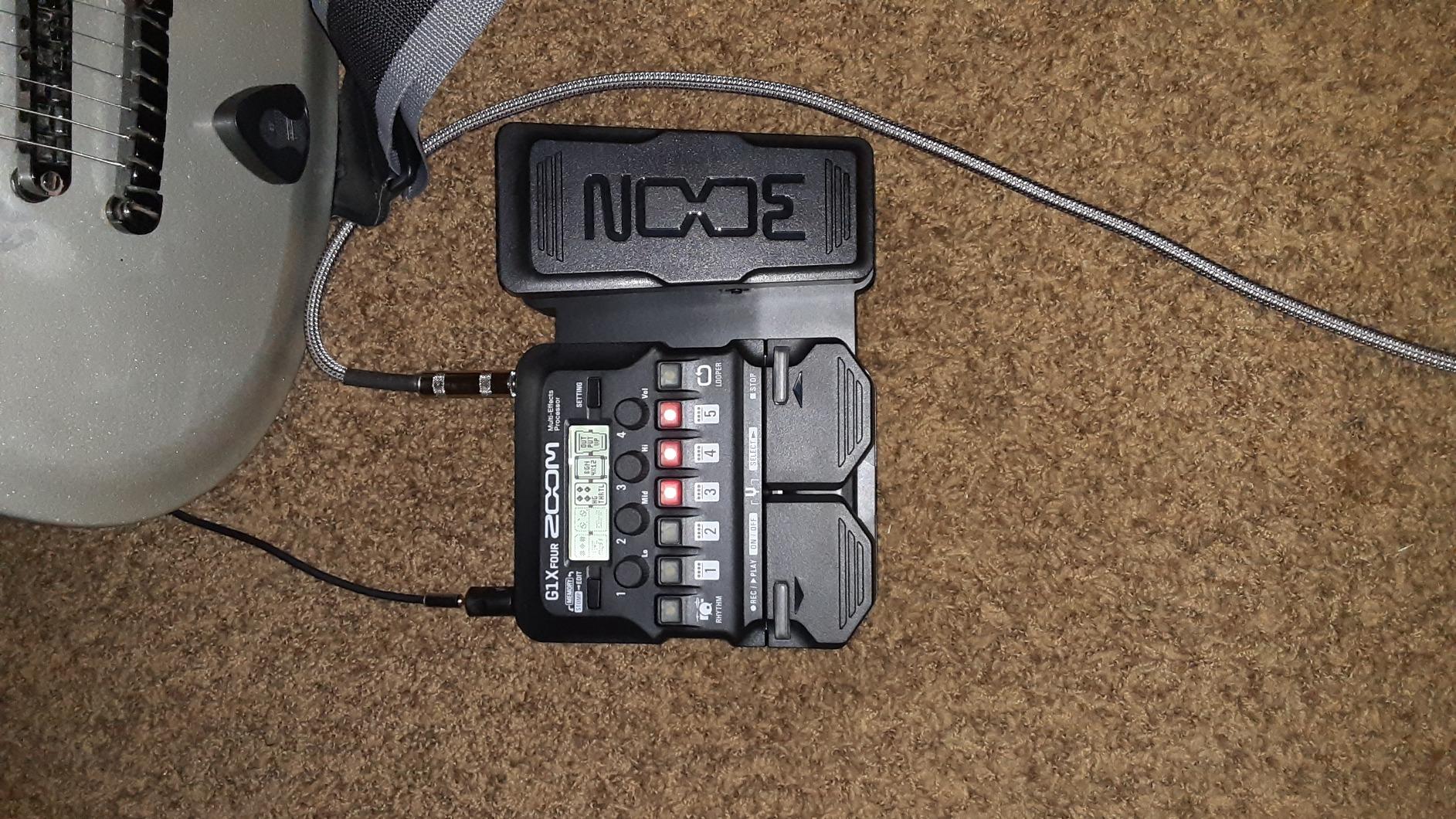 Zoom G1 FOUR Guitar Multi-Effects Processor with 70+ Effects & Amp Modeling, Looper, Rhythm Section, Tuner, Battery Powered customer photo 1