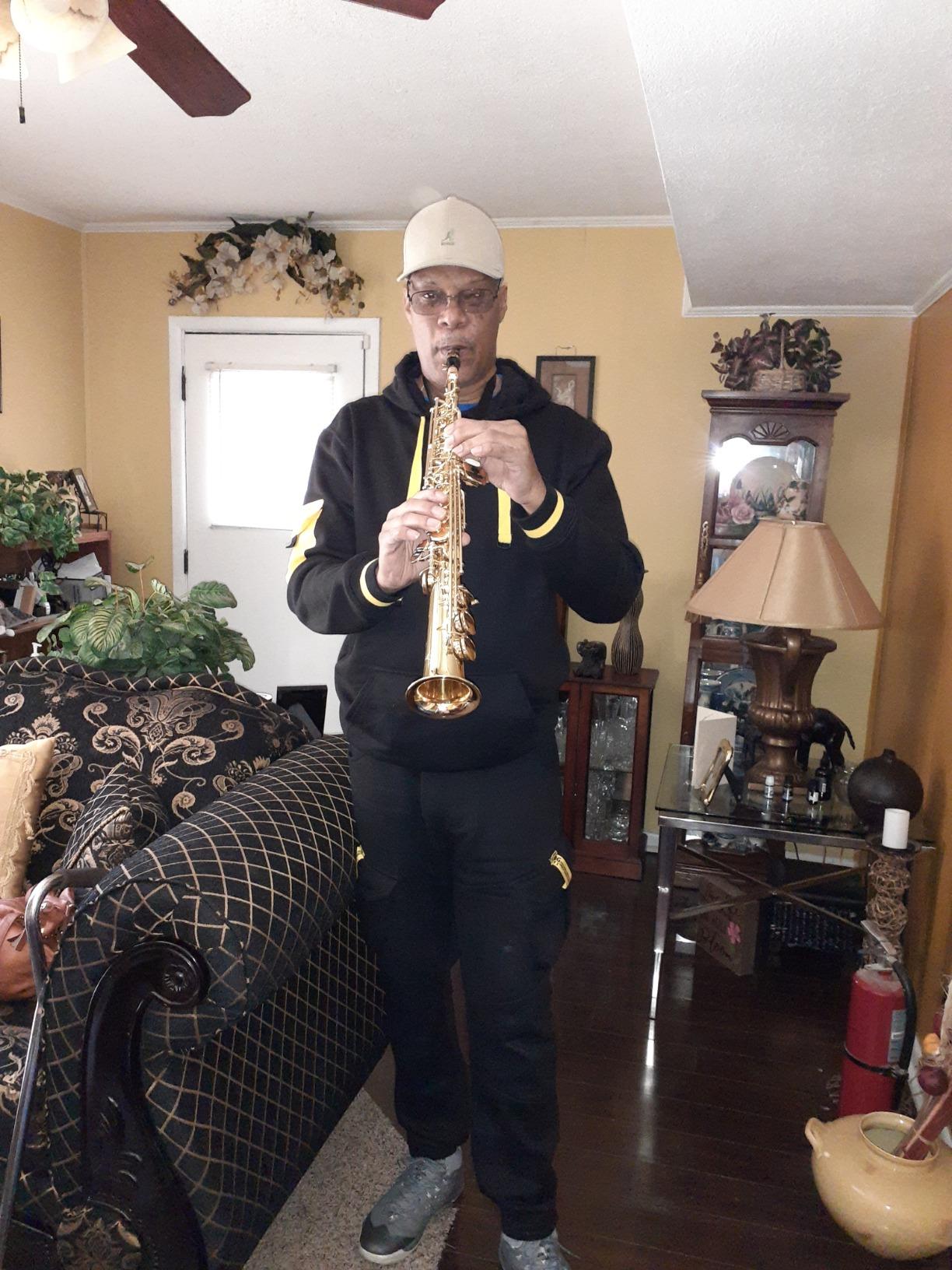 EASTROCK Bb Straight Soprano Saxophone Golden for Beginners Students - Carrying Case, Mouthpiece, Reeds, Cushion Pads, Cleaning Kit, Gloves, Neck Strap customer photo 1