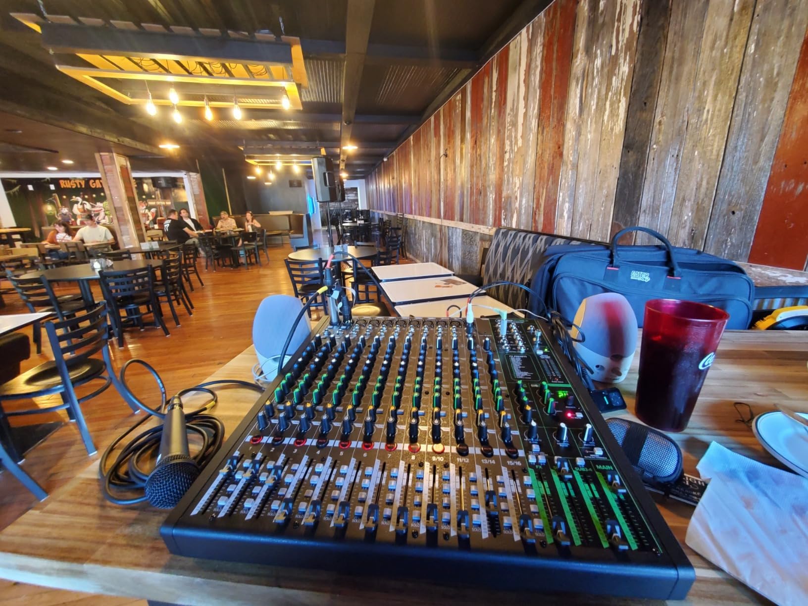 Mackie ProFX16v3 16-Channel Professional Analog Mixer with USB, Onyx Mic Preamps and GigFX Effects Engine customer photo 2