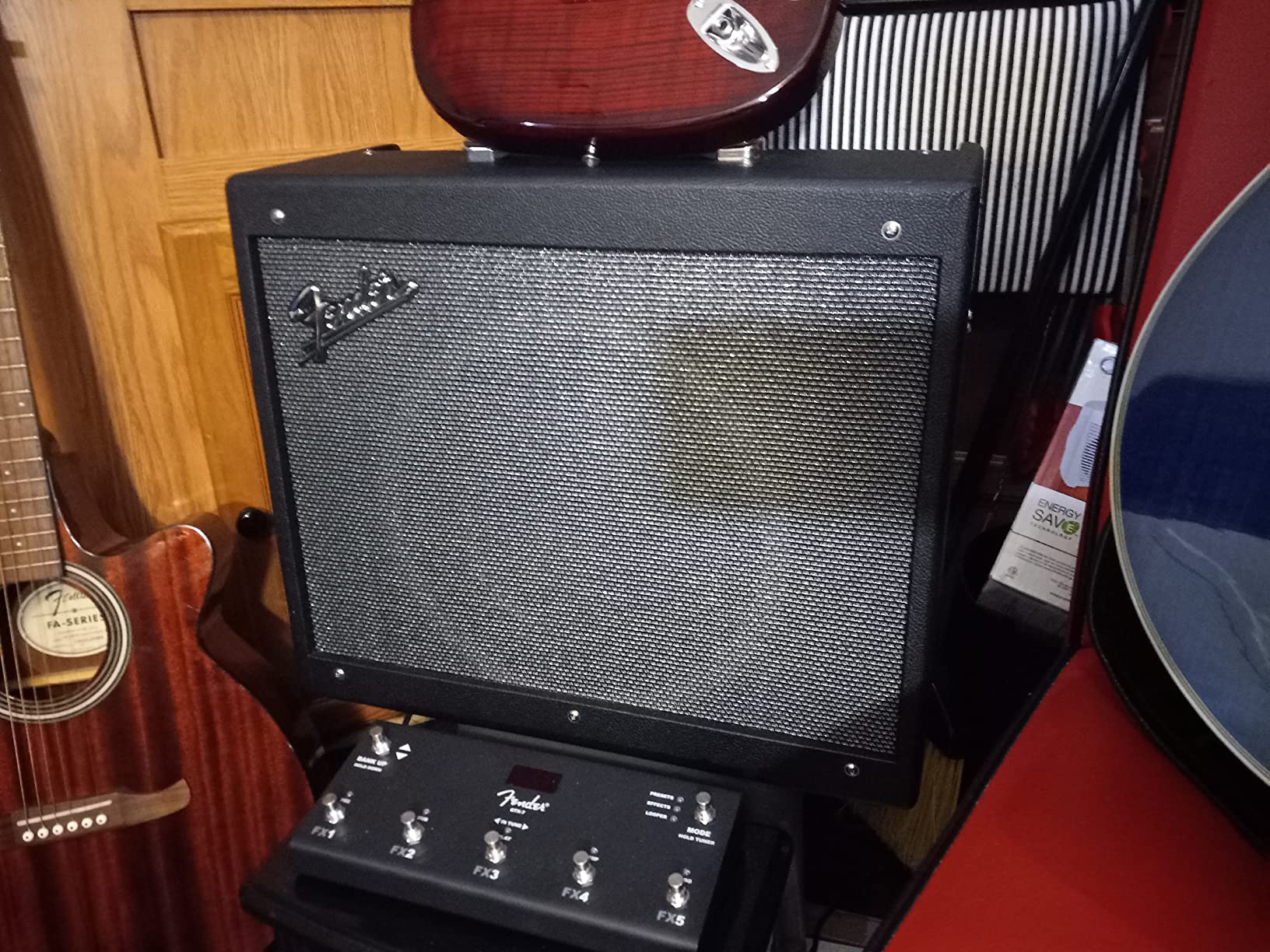 Fender Mustang GTX100 Guitar Amp and 7 Button Footswitch, 100 Watts, with 2-Year Warranty Integrated Looper, Bluetooth Audio Streaming for Play Along, 24.5Dx21.05Wx13.05H Inches, Black customer photo 1