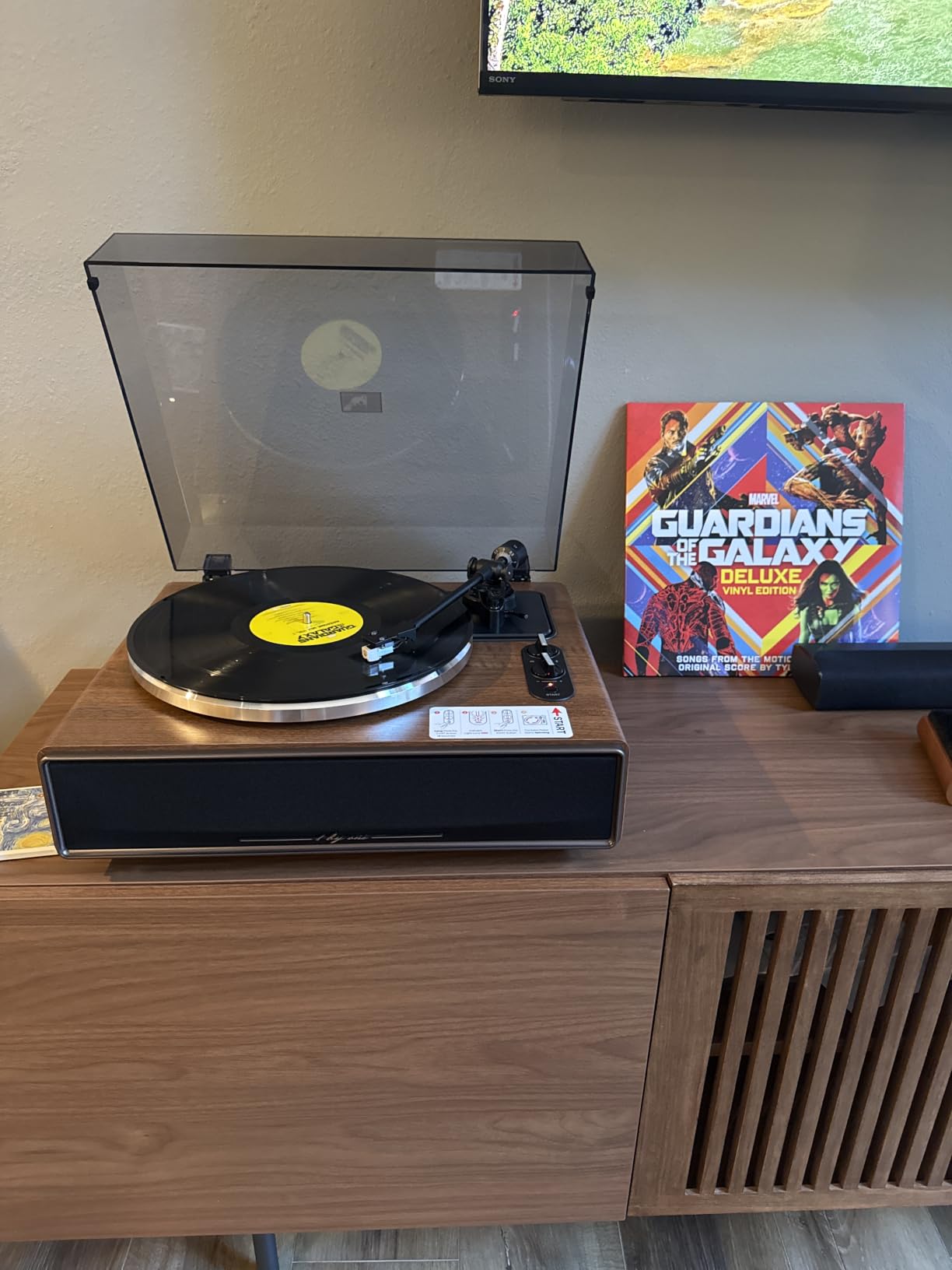 1 BY ONE High Fidelity Belt Drive Turntable with Built-in Speakers, Vinyl Record Player with Magnetic Cartridge customer photo 1