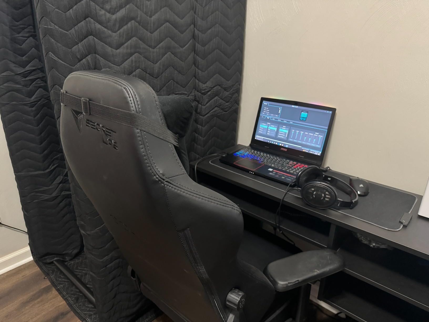 Snap Studio Portable Vocal Booth, Original & Best for Home Studio Recording | Ranked #1 Vocal Booth by Rolling Stone. Heaviest-duty sound-absorbing blankets, LED light, mic adapter & carry bag included customer photo 1