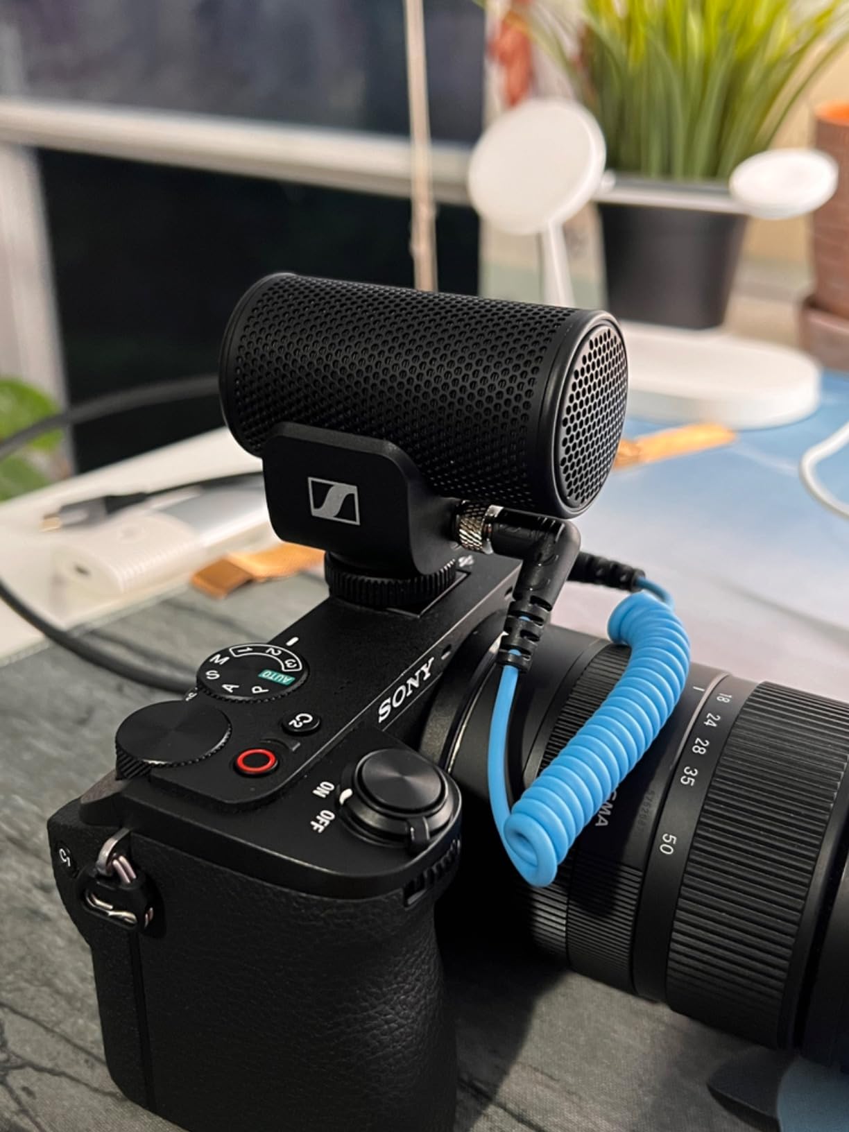 SENNHEISER Professional MKE 200 Directional On-Camera Microphone customer photo 2