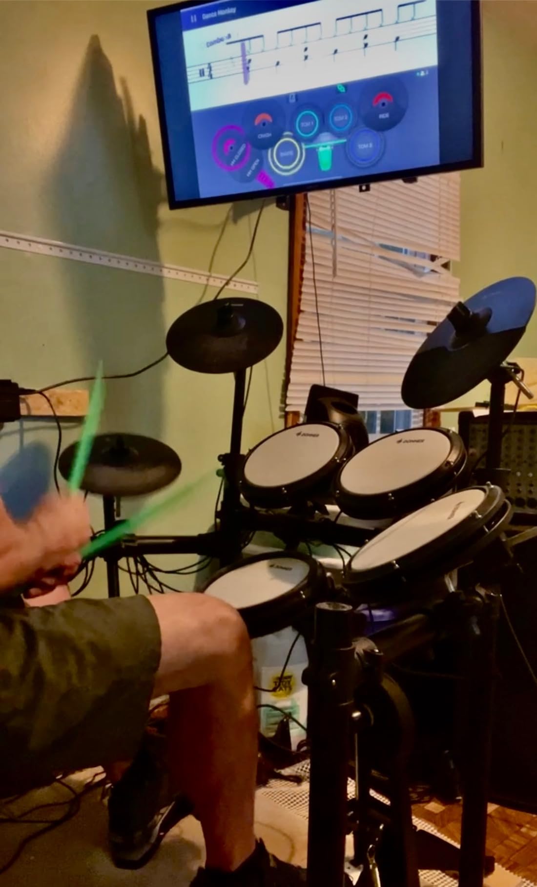 Donner DED-200 Electronic Drum Sets with Quiet Mesh Drum Pads, 2 Cymbals w/Choke, 31 Kits and 450+ Sounds, Throne, Headphones, Sticks, USB MIDI, Melodics Lessons (5 Pads, 3 Cymbals) customer photo 2