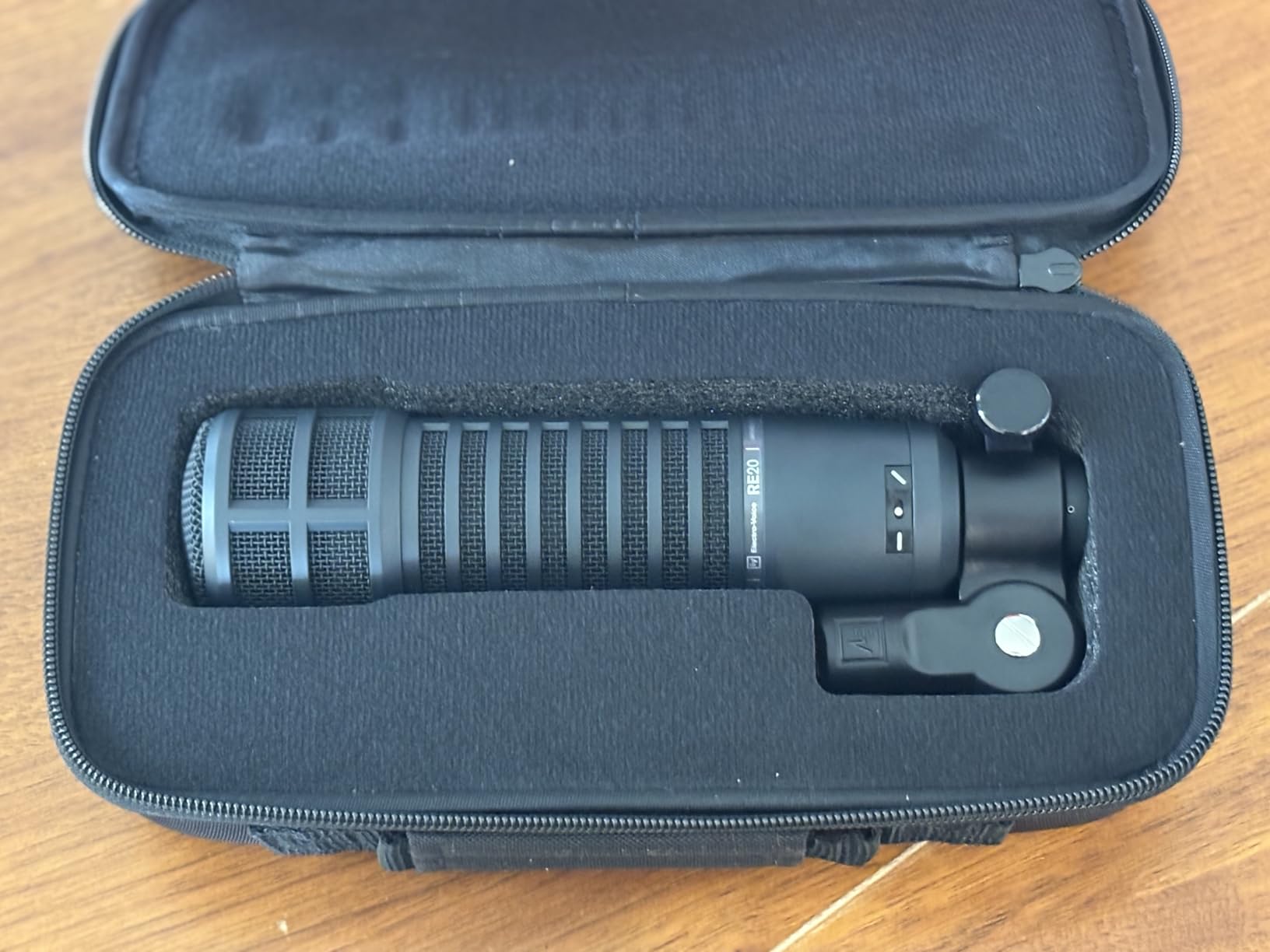 Electro-Voice RE20-BLACK Dynamic Cardioid Broadcast Microphone | Variable-D XLR mic for podcasting, streaming, voiceover, radio and studio recording with internal pop filter customer photo 2