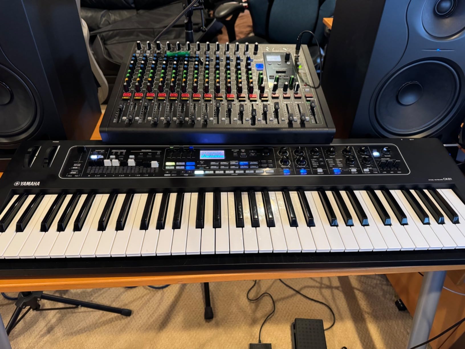 Mackie Onyx16, 16-Channel Premium Analog Mixer with Multi-Track USB customer photo 1