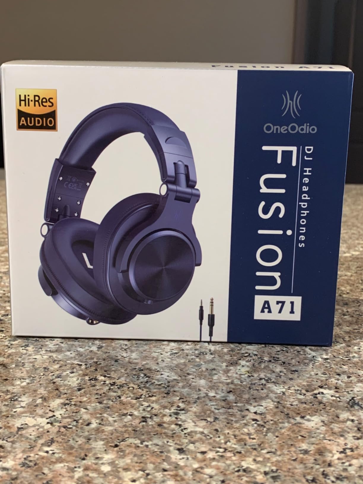 OneOdio A71 Hi-Res Studio Recording Headphones - Wired Over Ear Headphones with SharePort, Monitoring Mixing Foldable Headset with Stereo Sound, 3.5/6.35MM Jack for PC Computer DJ Guitar-Black customer photo 2
