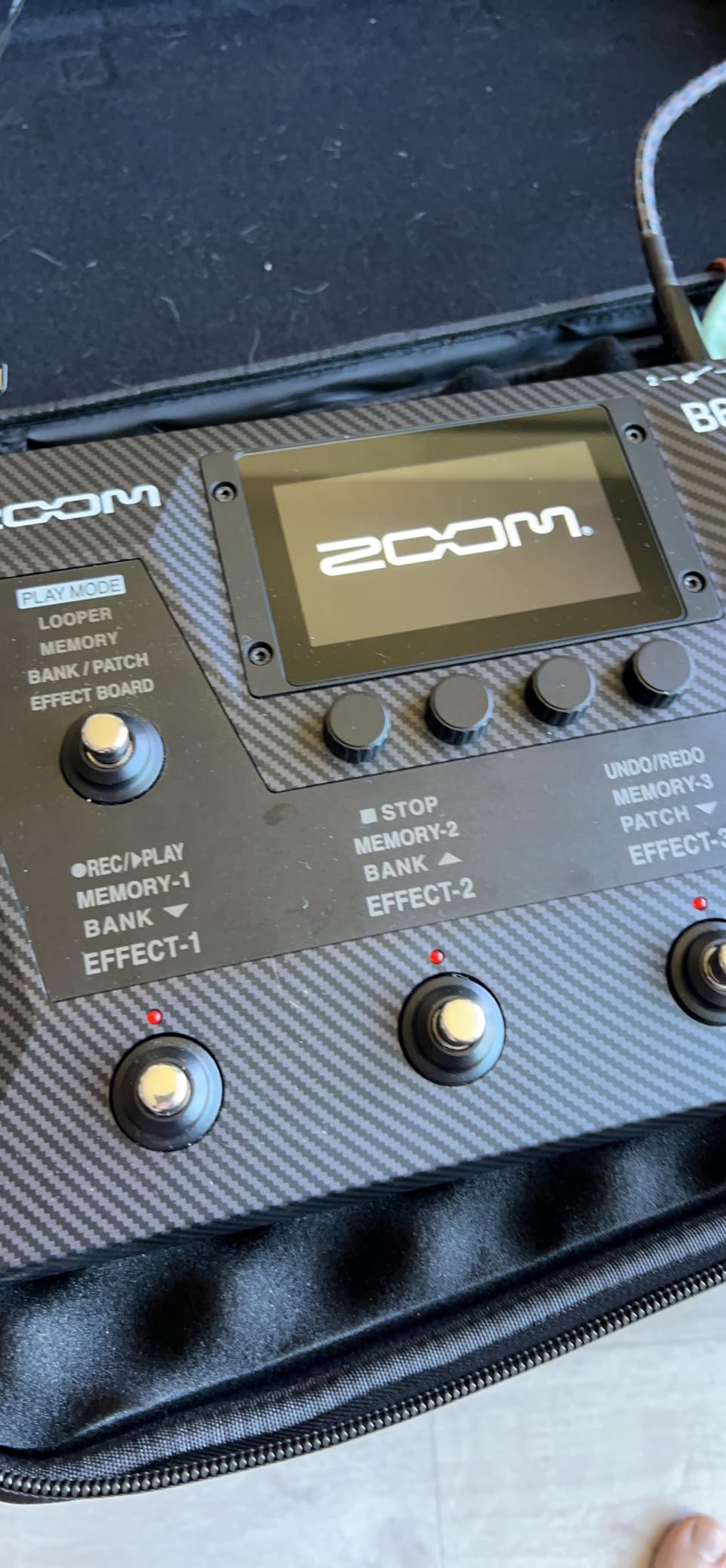 Zoom B6 Bass Multi-Effects Processor with 100+ Effects, Amp Modeling & IRs, 4 DI Models, 2 Inputs with A/B Switcher, Looper, Touchscreen, USB Audio Interface customer photo 2