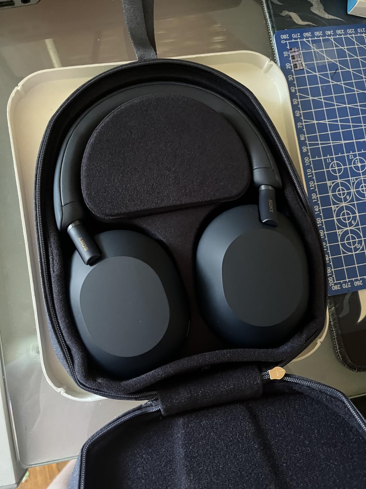 WH-1000XM5 Premium Noise Cancelling Wireless Headphones, Silver customer photo 2
