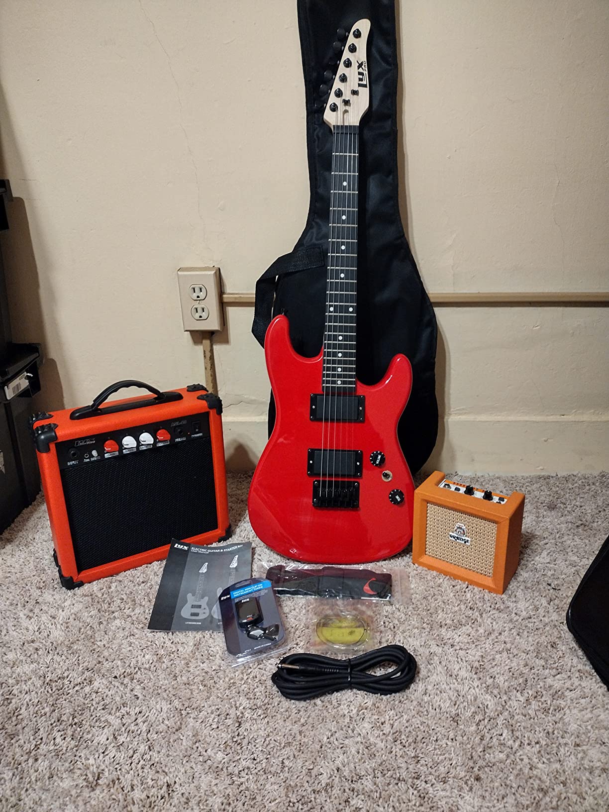 LyxPro 36 Inch Electric Guitar and Kit for Kids with 3/4 Size Beginner's Guitar, Amp, Six Strings, Two Picks, Shoulder Strap, Digital Clip On Tuner, Cable and Soft Case Gig Bag -Green customer photo 1