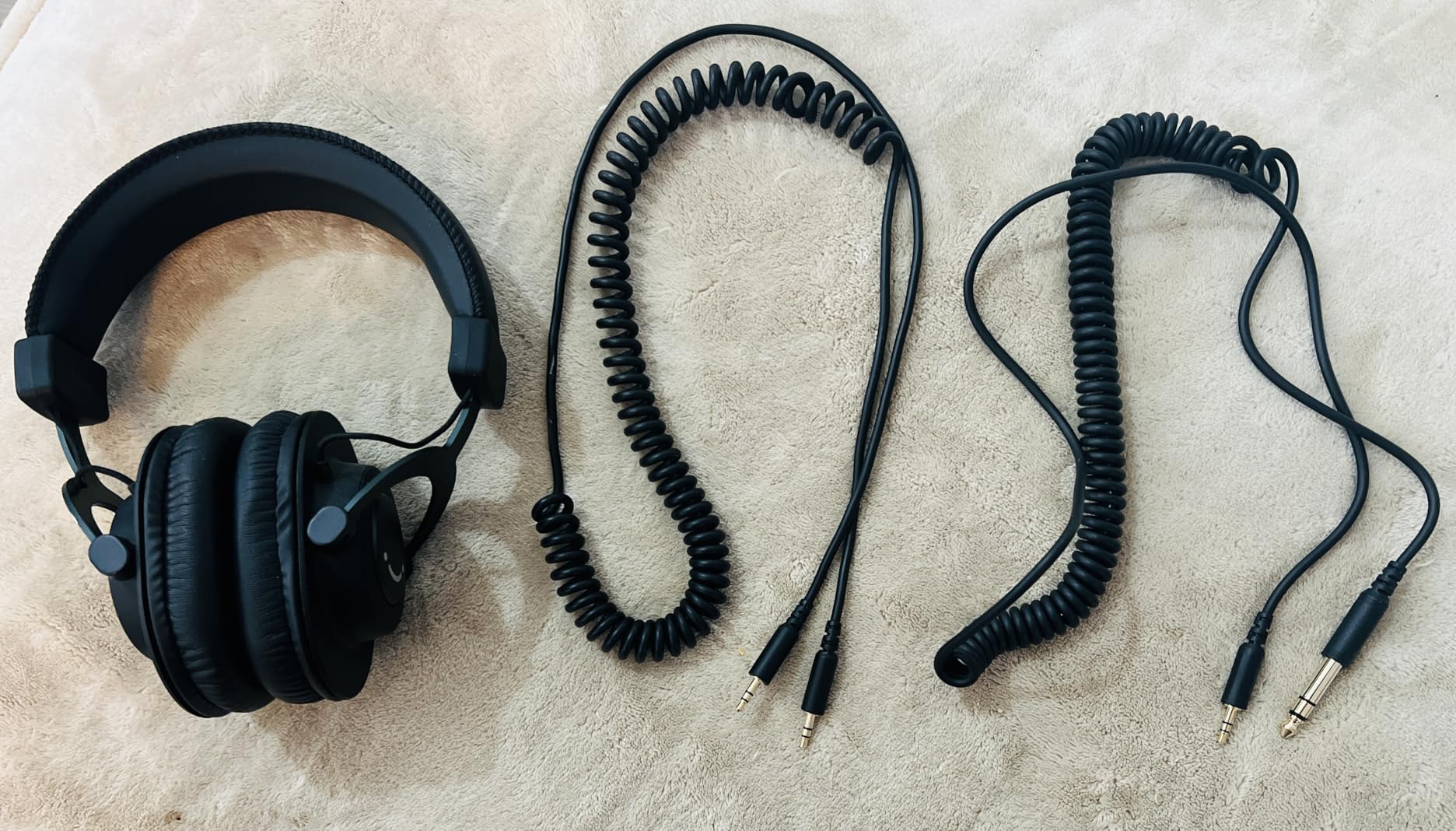 FIFINE H8 Wired Studio Monitor Headphones, Detachable 3.5mm/6.35mm Cables | Podcast Headphones with 50mm Drivers, Closed-back customer photo 2