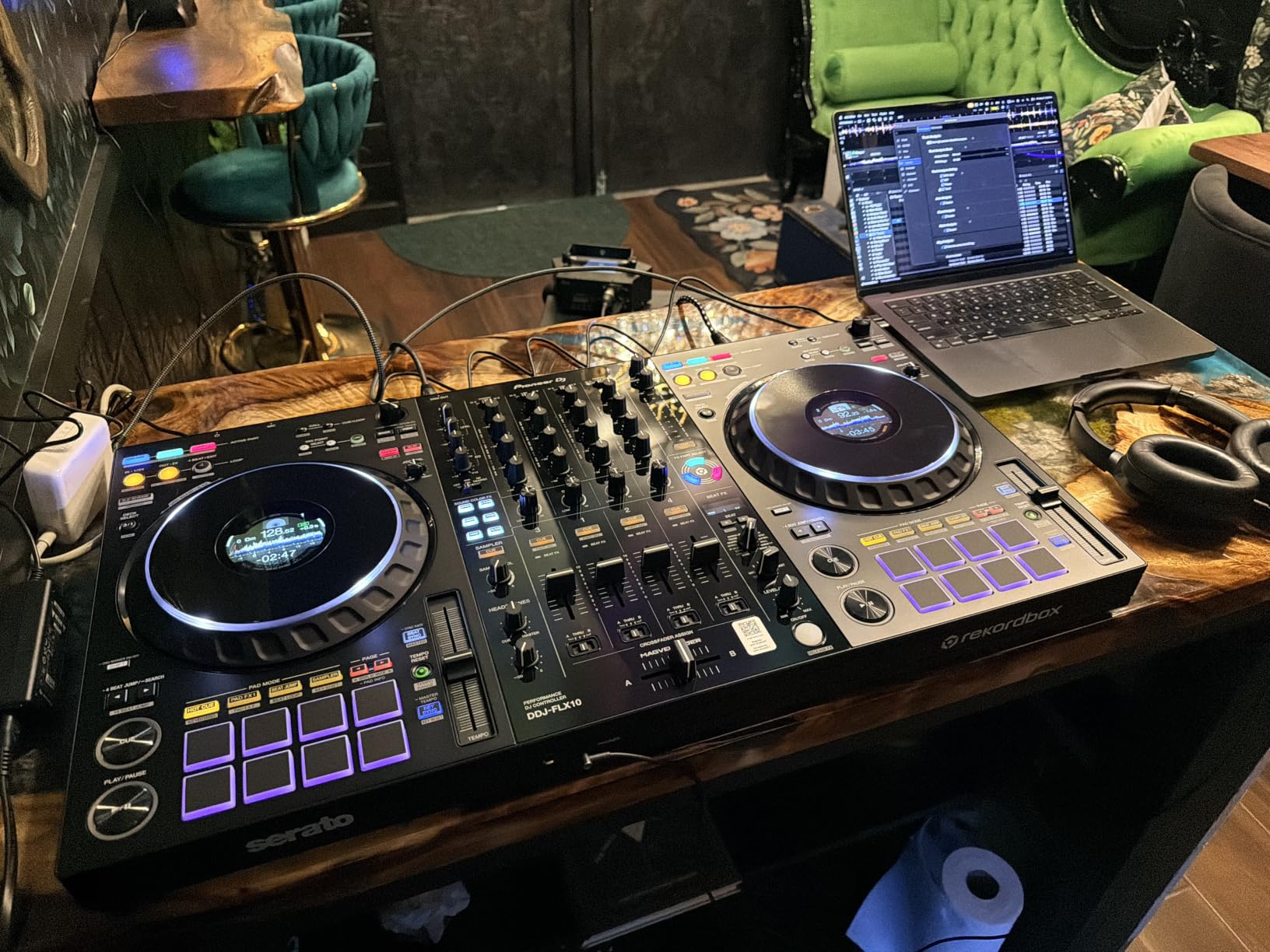 Pioneer DJ DDJ-FLX10 Limited Edition - 4-channel DJ controller for Rekordbox & Serato - Black customer photo 1