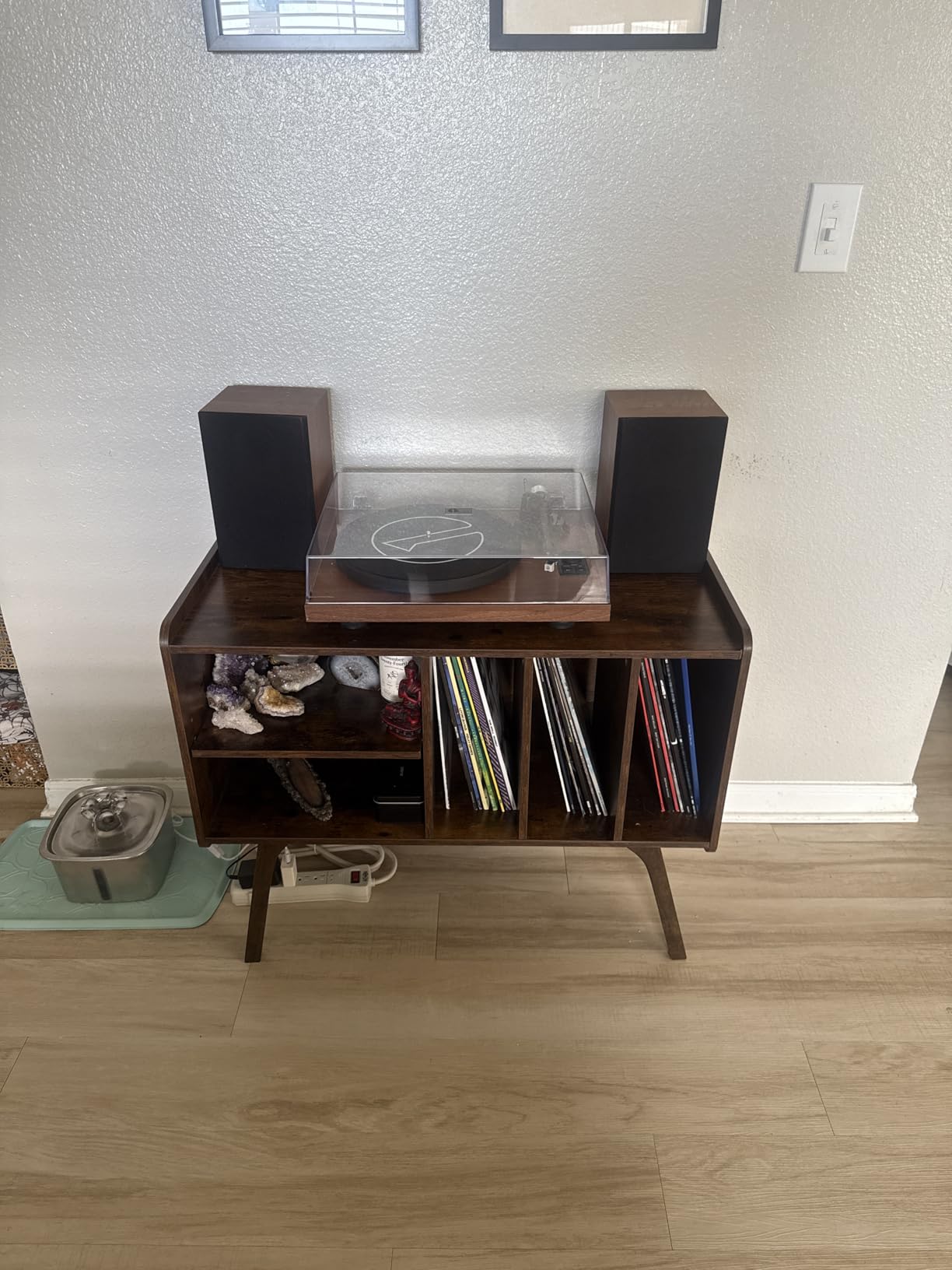 Lerliuo Record Player Stand with 4 Cabinet Up to 220 Albums, Retro Brown, Large Turntable Stand with Wood Legs, Mid-Century Record Player Table, Vinyl Holder Storage for Bedroom Living Room customer photo 2