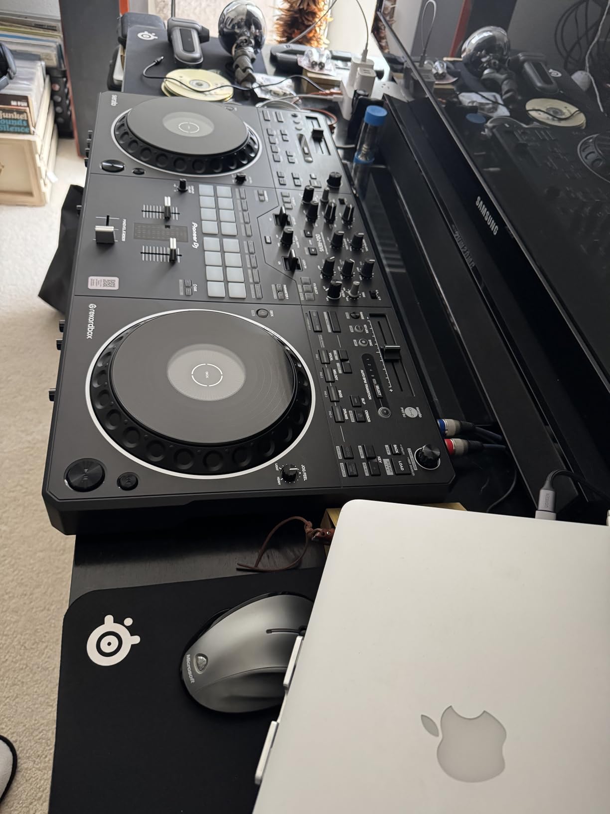Pioneer DJ DDJ-REV5 Scratch-Style 2-Channel Performance DJ Controller (Black) customer photo 1