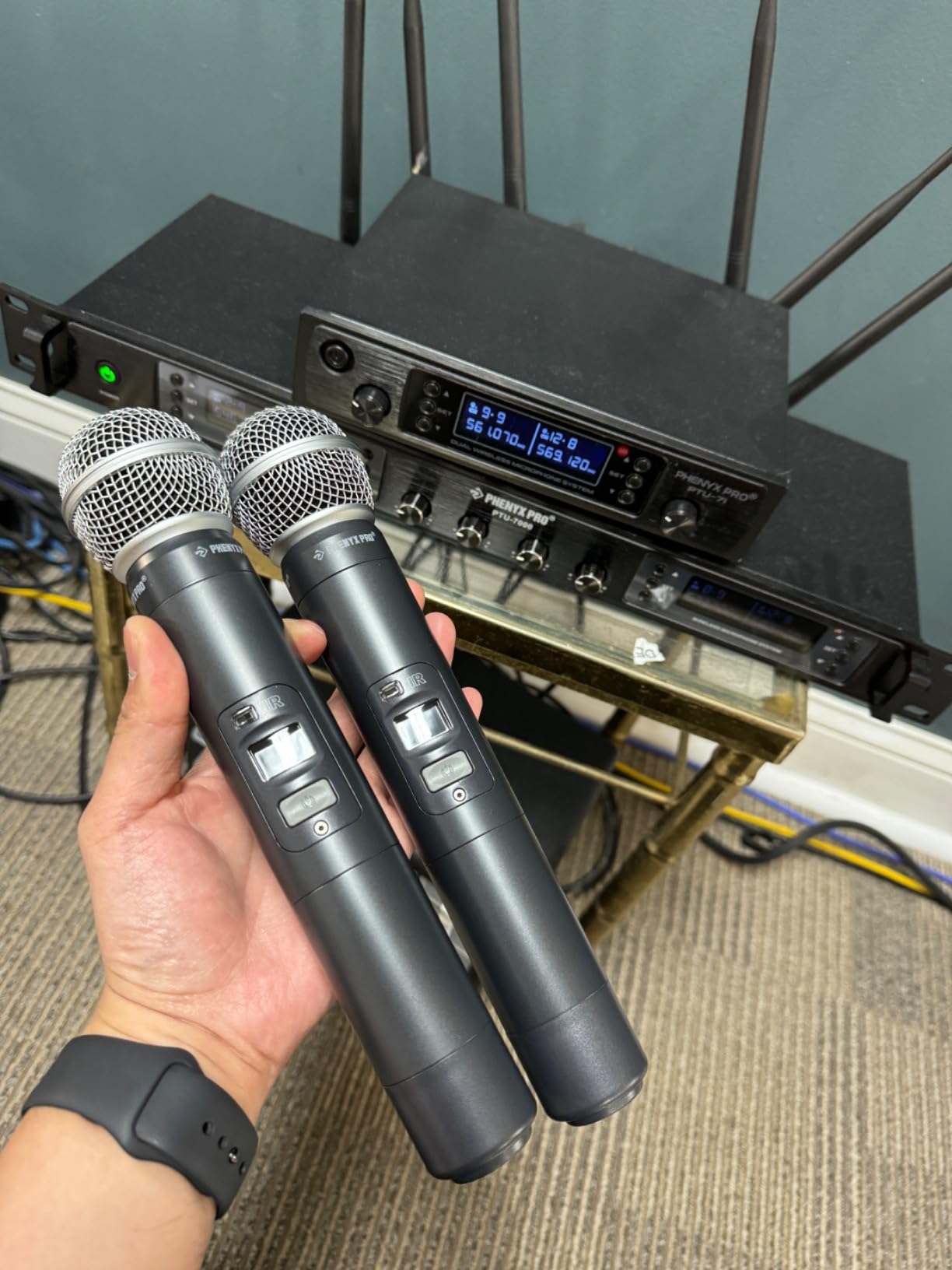 Phenyx Pro 4 Channel UHF Auto Scan Wireless Microphone System PTU-7000-4H | 4 x 40 Frequencies, 328 ft Range, 4 Handheld Dynamic Microphone for Singing, Church, Karaoke, Wedding, Public speaking, DJ customer photo 2