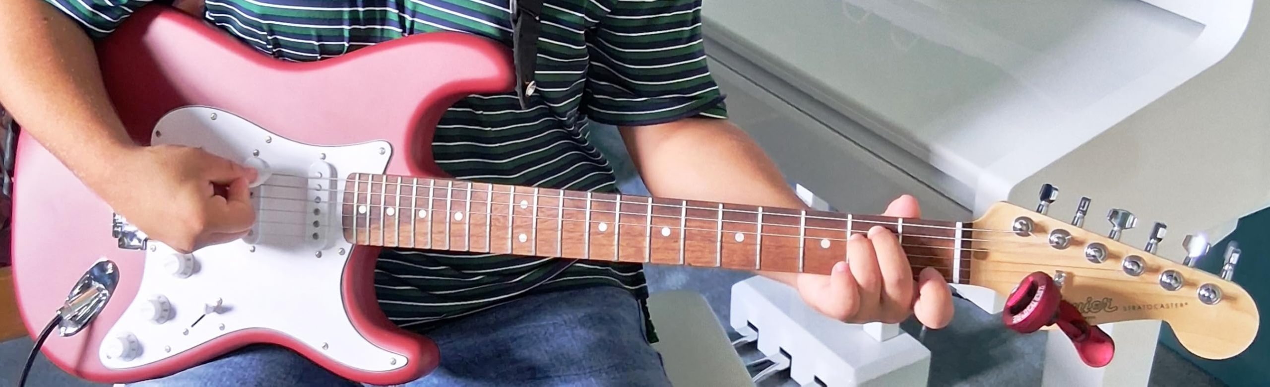 Fender Squier Debut Series Stratocaster Electric Guitar, Beginner Guitar, with 2-Year Warranty, Includes Free Lessons, Dakota Red with Matte Finish customer photo 1