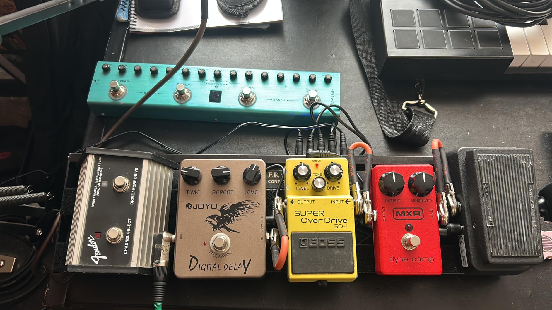 LEKATO Guitar Pedal Board, Pedal Board with Built-in Power Supply, 19x5.1x1.8
