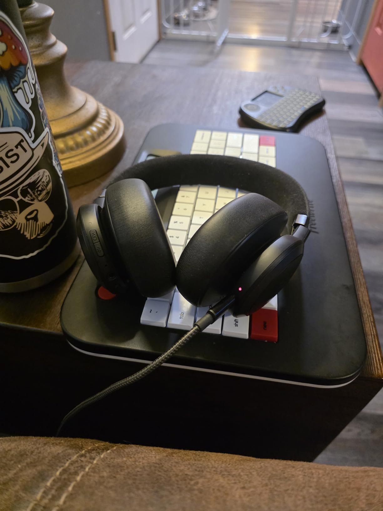 JBL Live 770NC - Wireless Over-Ear Headphones with True Adaptive Noise Cancelling customer photo 1