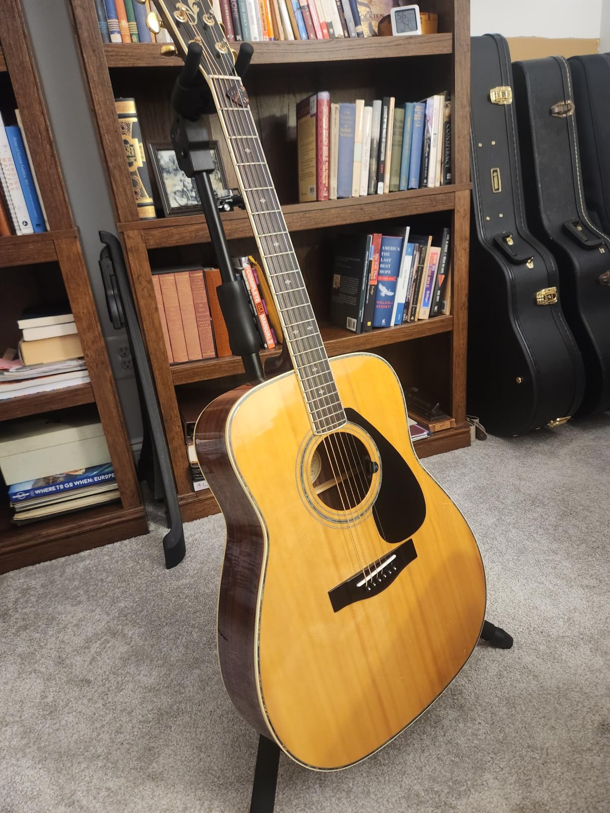 GUITTO Triple Guitar Stand - Heavy Duty 3 Guitar Stand for Acoustic/Electric/Bass/Banjos, Auto-Lock Folding Design, Non-Slip Base & Anti-Rust - Portable for Stage/Travel/Studio GGS-06T customer photo 2