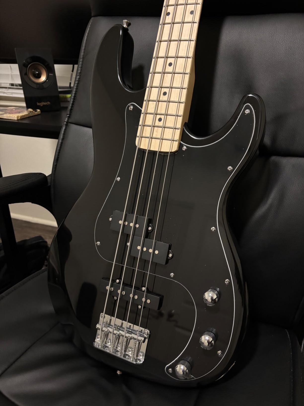 Ktaxon 4 String Bass Guitar, Full-Size Electric Bass Guitar Kit (Black) | Includes 20W AMP, Portable Gip Bag, Premium Cable, Adjustable Guitar Strap, Picks and Wrench, Gift For Music Lover customer photo 2
