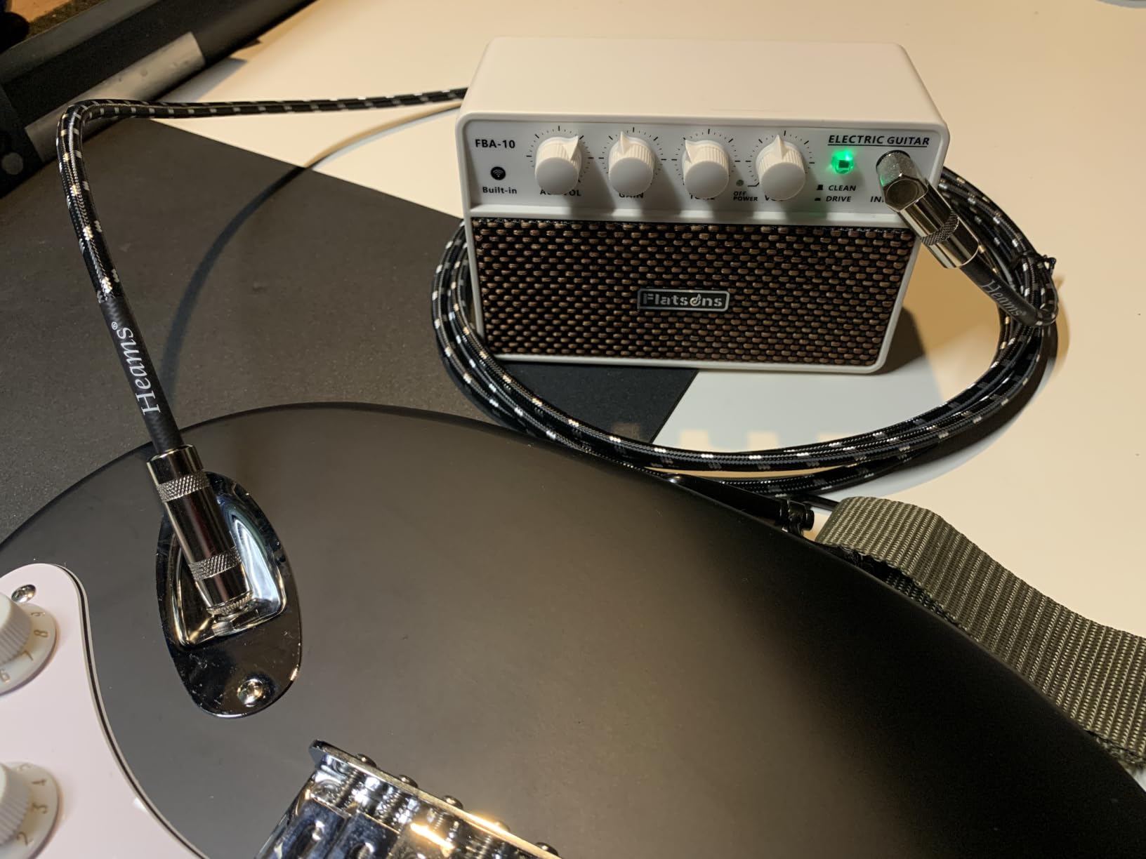 10W Mini Guitar Amp,Rechargeable Electric Guitar Amplifier customer photo 2