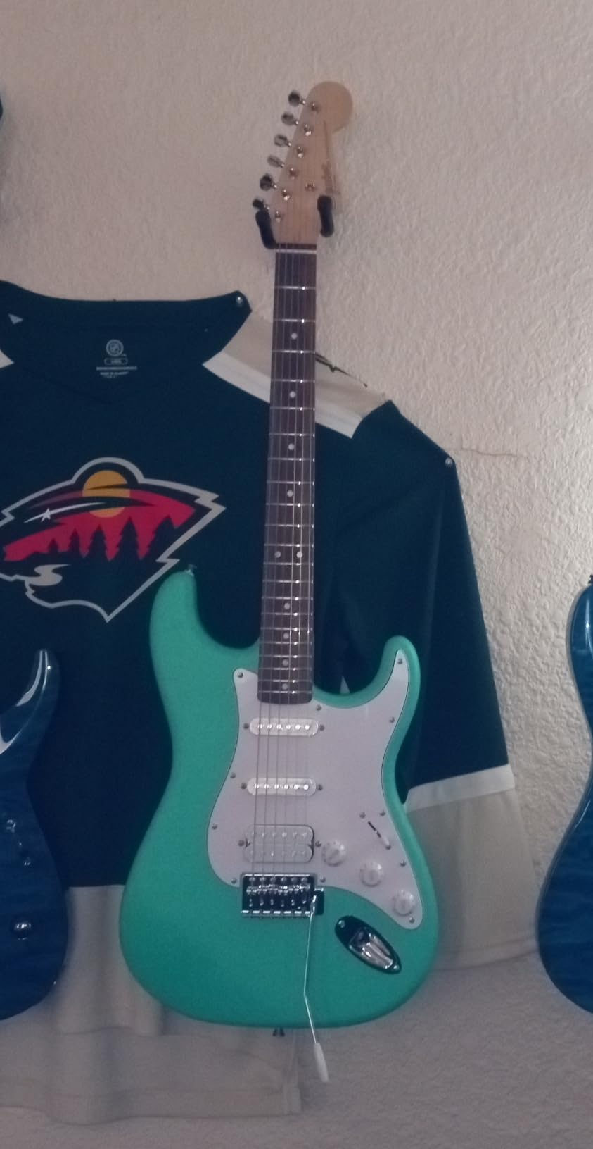 Fender Squier Debut Series Stratocaster HSS Electric Guitar, Beginner Guitar, 2-Year Warranty, Includes Free Lessons, Dakota Red with Satin Urethane Finish customer photo 1
