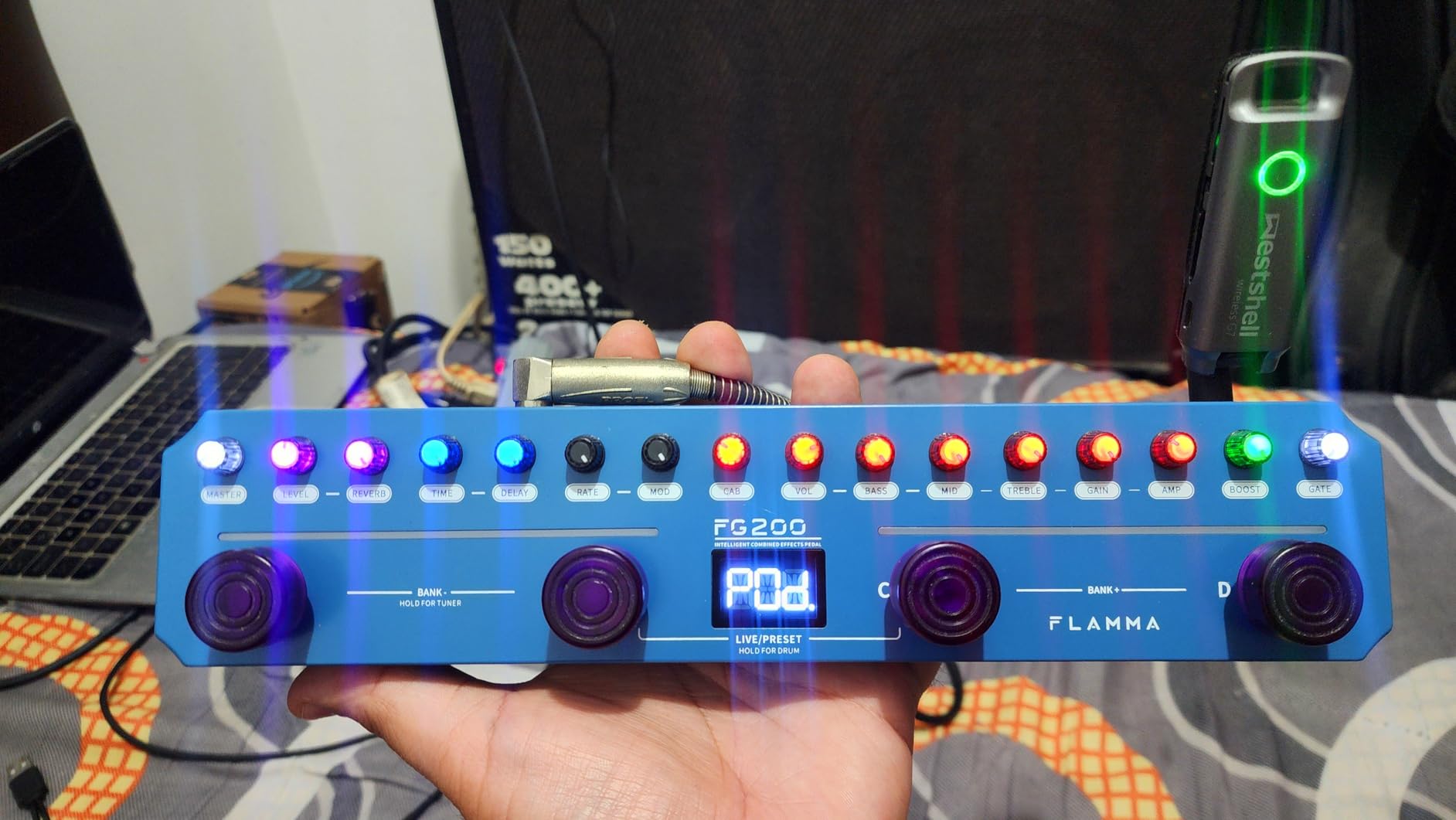 FLAMMA FG200 Intelligent Multi-Effects Guitar Pedal with 52 AMP Models 5 BOOST Models 16 CAB Simulations 7 Effects Modules 9 IR Slots 40 Presets 40 Rhythm Styles Support APP OTG customer photo 1
