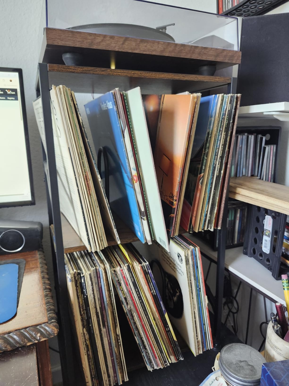 LOAKEKEL Record Player Stand, Vinyl Record Storage Up to 200 Albums, 3 Tier End Table with Removable Dividers, Tall Side Table for Living Room, Bedroom, Rustic Brown, HETCD010BR-1 customer photo 1