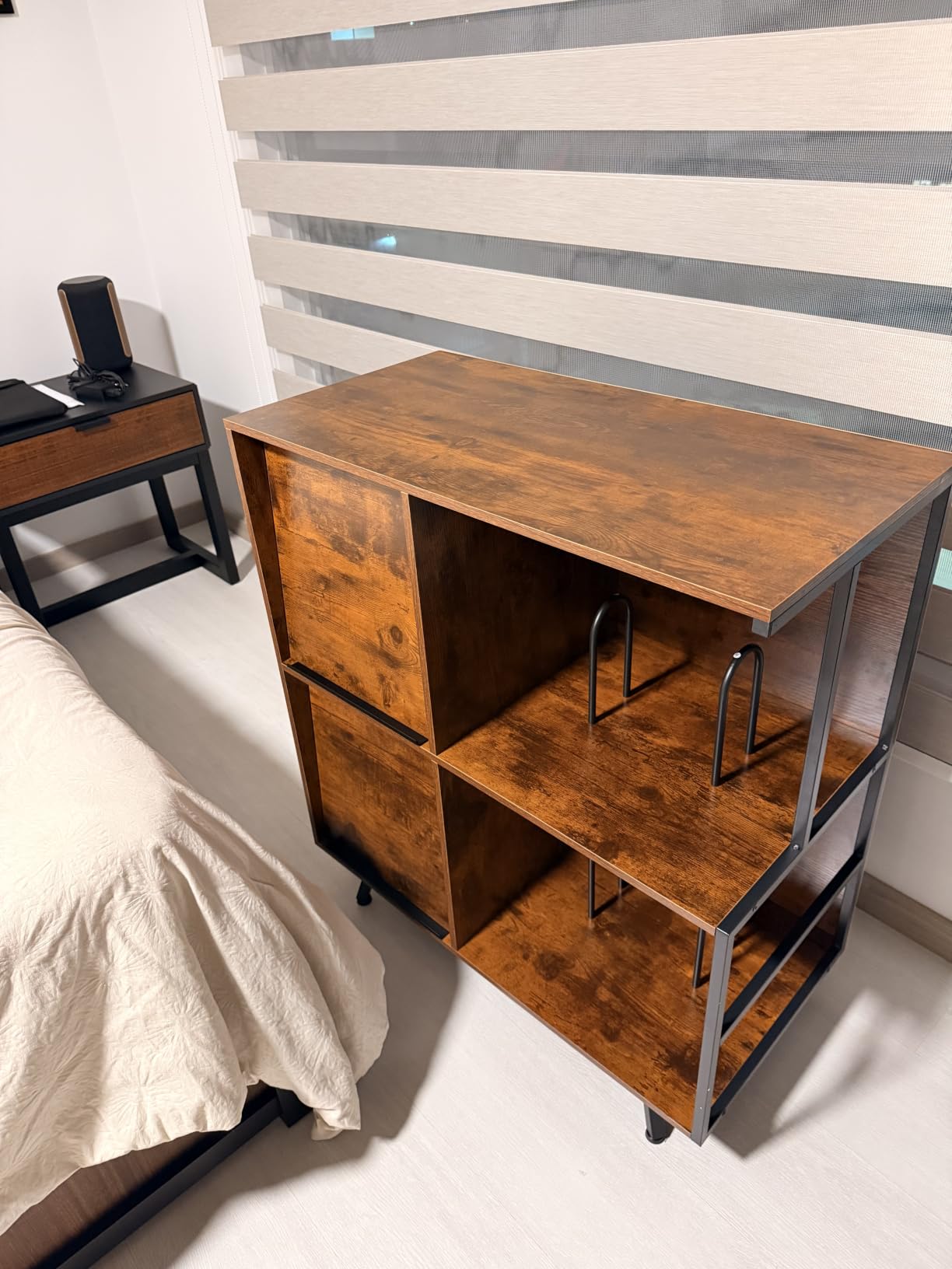 Faesun 3 Tier Flip Top Record Player Stand, Vinyl Record Storage Holds up to 300+ Albums, Large Record Player Cabinet, Vintage Turntable Stand with Vinyl Display, for Living Room Bedroom, Rustic Brown customer photo 1