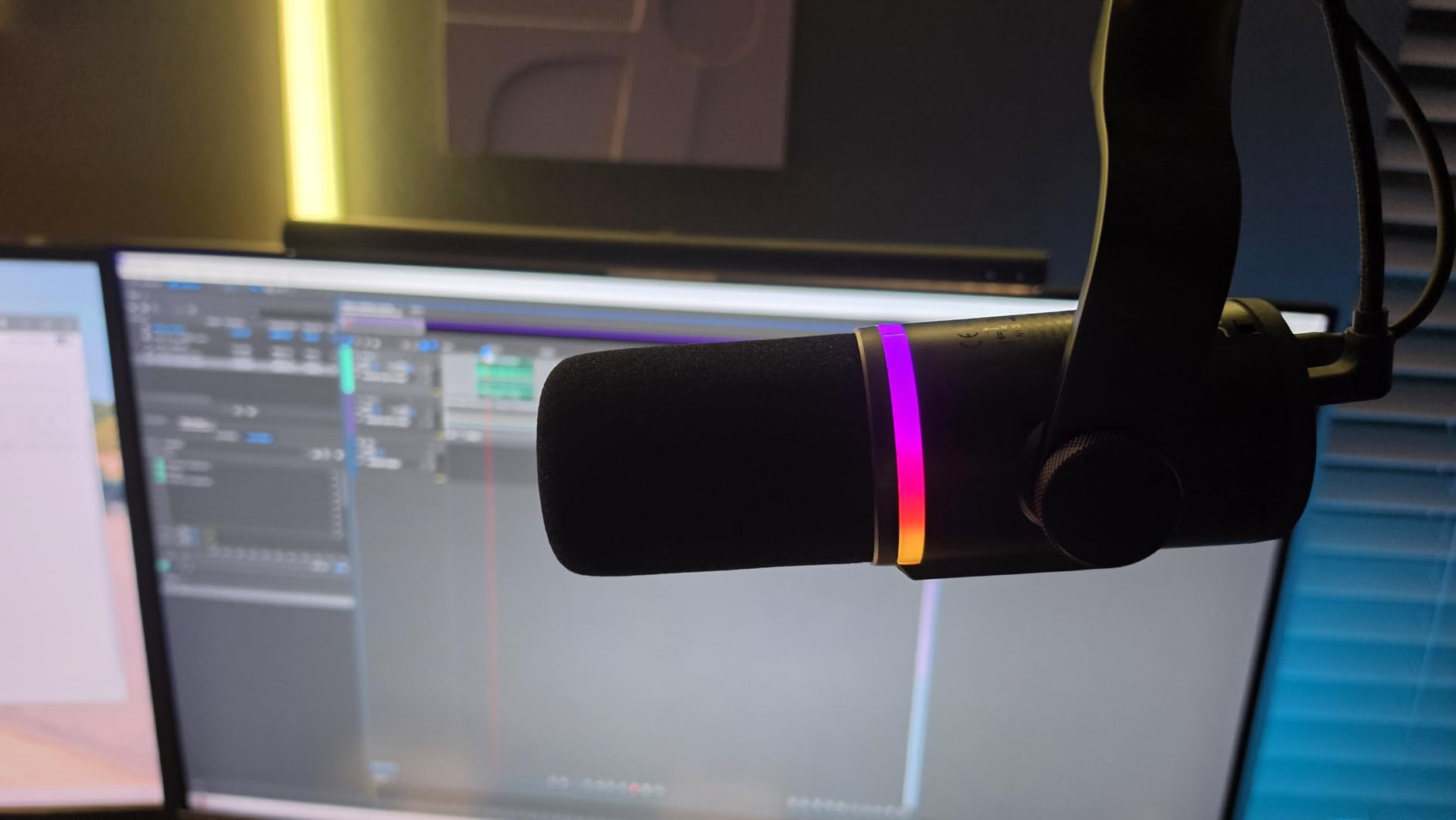HyperX FlipCast Streaming XLR/USB Dynamic Microphone customer photo 1