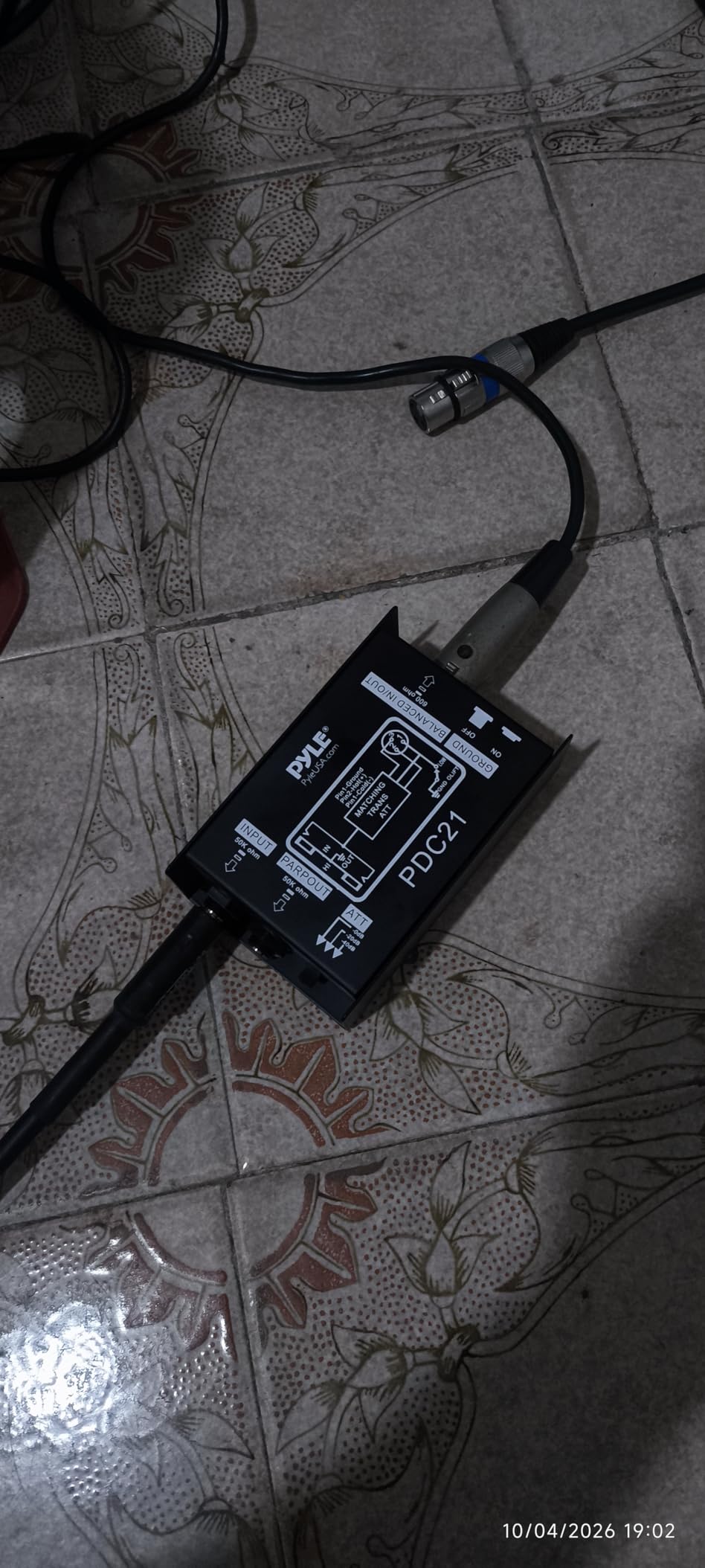 Premium Direct Injection Audio Box - Passive DI Unit Hum Eliminator with Input Attenuator to Connect Guitar & Bass, 1/4