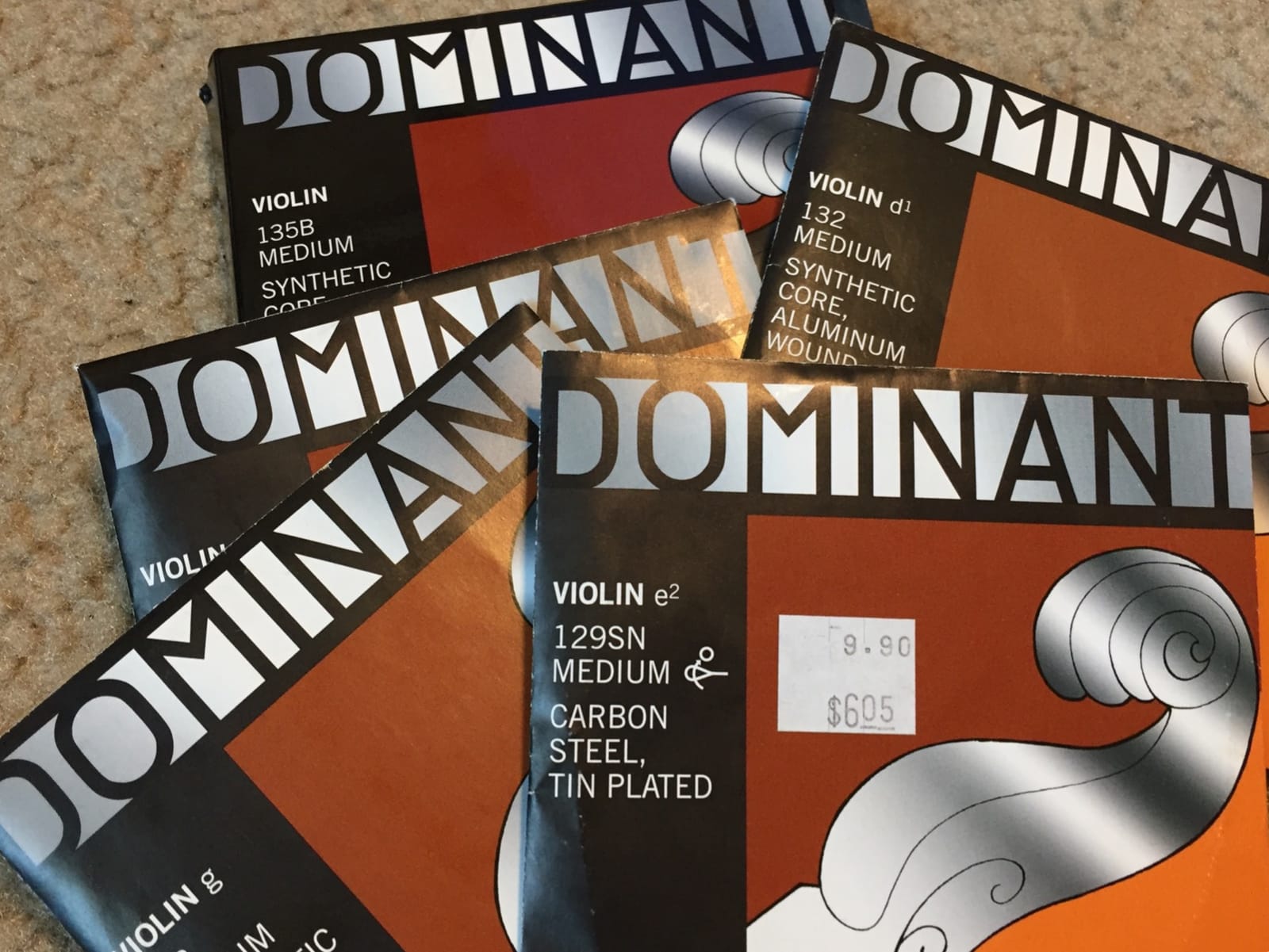 Thomastik-Infeld Dominant Violin String Set, 4/4 Size, Medium Tension - 135B - Synthetic Core Strings, The Reference Standard for Violin customer photo 1