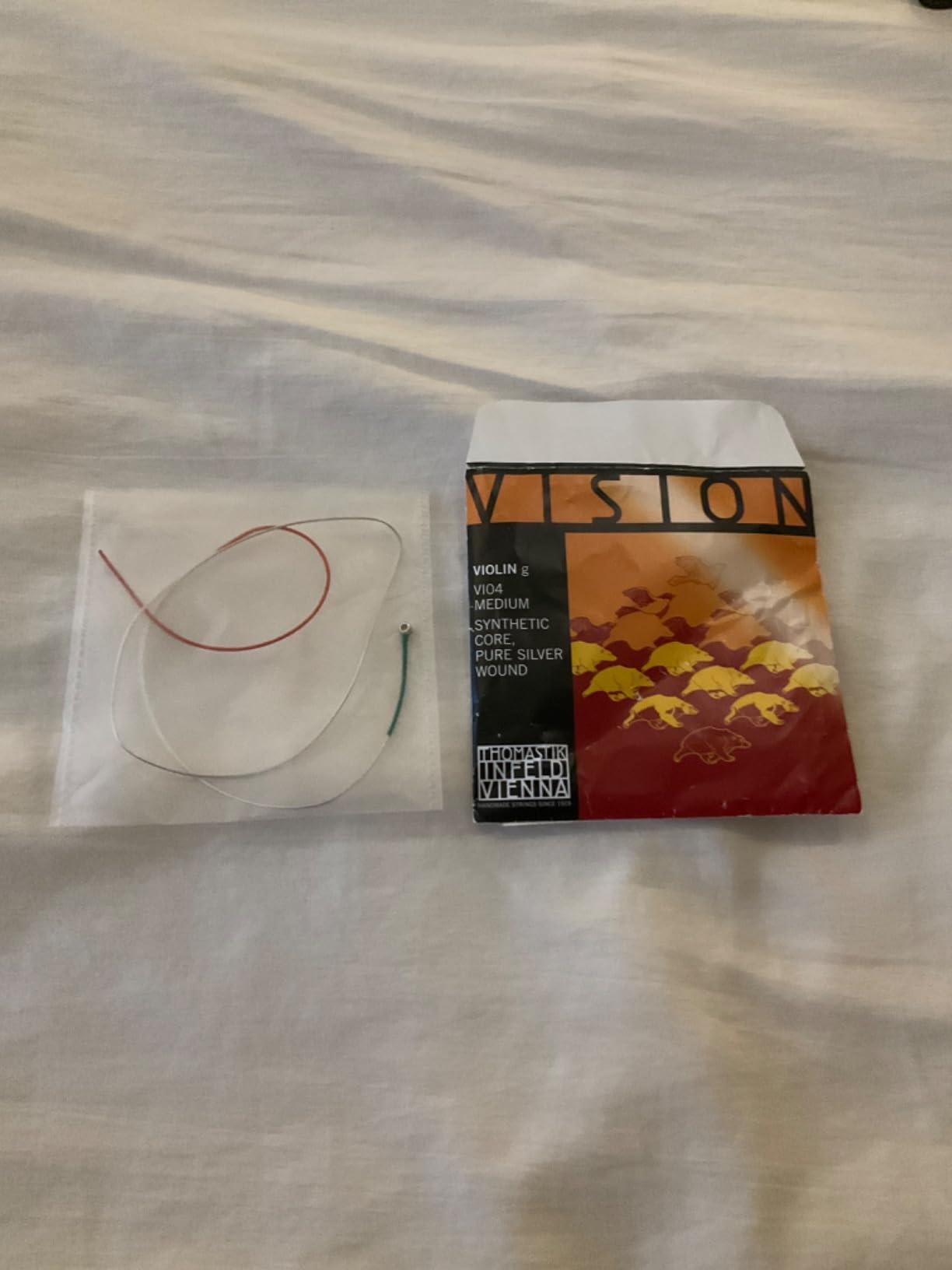 Thomastik-Infeld Dominant Violin String Set, 4/4 Size, Medium Tension - 135B - Synthetic Core Strings, The Reference Standard for Violin customer photo 2