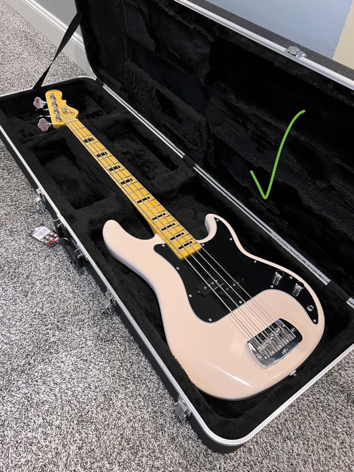 Gator Cases Deluxe ABS Molded Guitar Case for Electric Bass Guitars (GC-BASS) customer photo 2