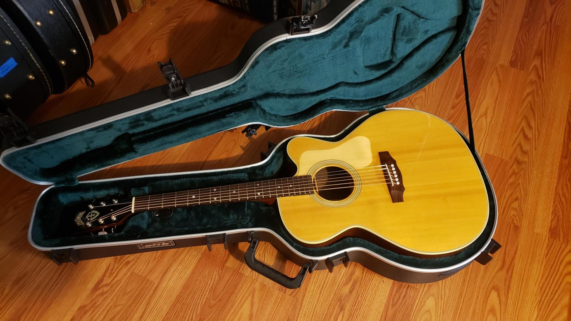 SKB Universal Jumbo Acoustic Shaped Hardshell - TSA Latch, Over-Molded Handle customer photo 1