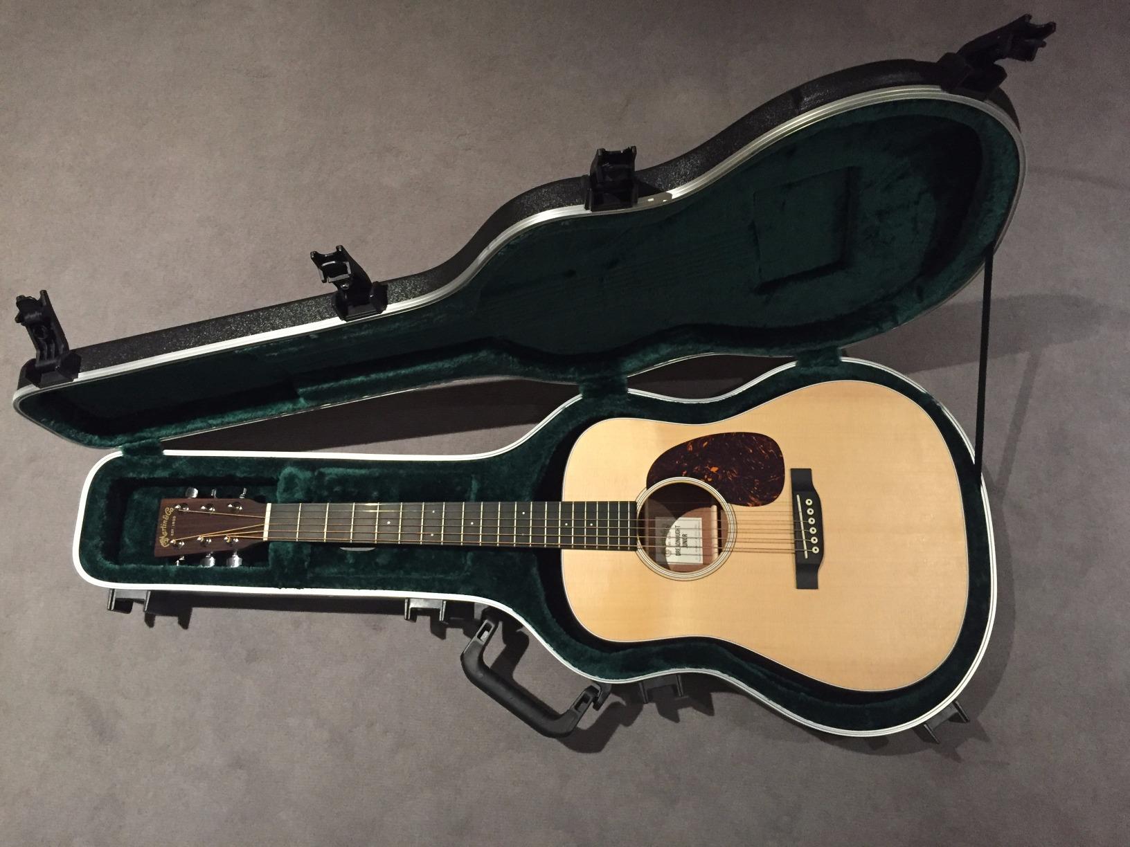 SKB Hardshell Travel Case for Martin 000 Acoustic Guitars, Molded In Bumpers for Protection, Plush Lined Interior and TSA Latches, Black customer photo 2