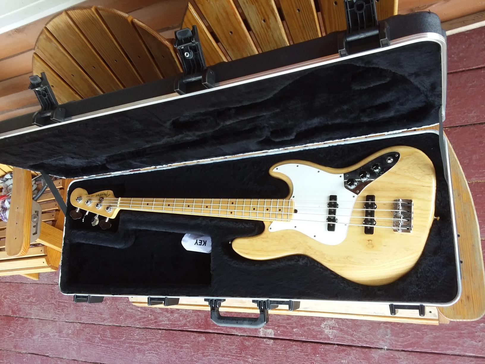 SKB Injection molded Strat/Tele Flight Case - TSA Latches, with Wheels customer photo 2