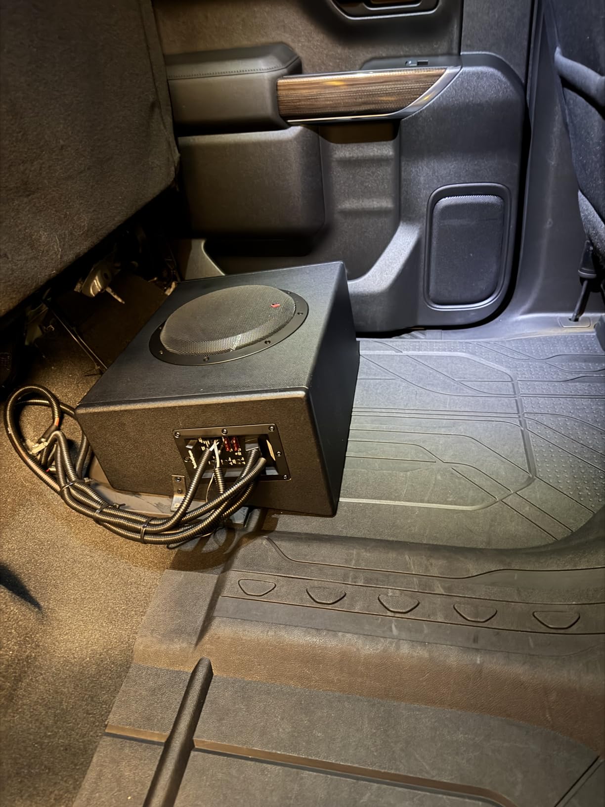 Rockford Fosgate Punch P300-10 Amplified 10-inch Subwoofer in Enclosure - All-in-One, Single Sub, Sealed and Powered by an Internal 300-Watt Amplifier customer photo 1