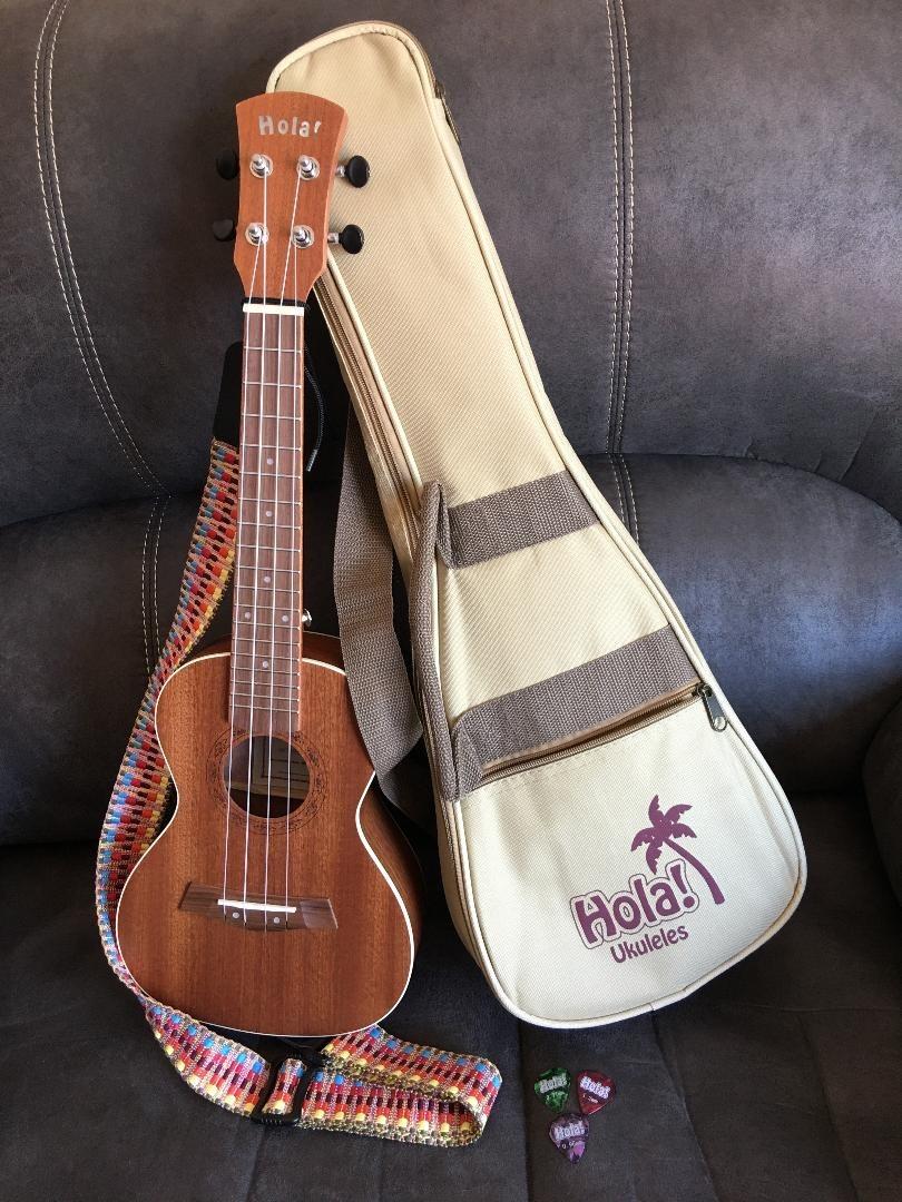 Concert Ukulele Bundle, Deluxe Series by Hola! Music HM-124MG+ customer photo 1