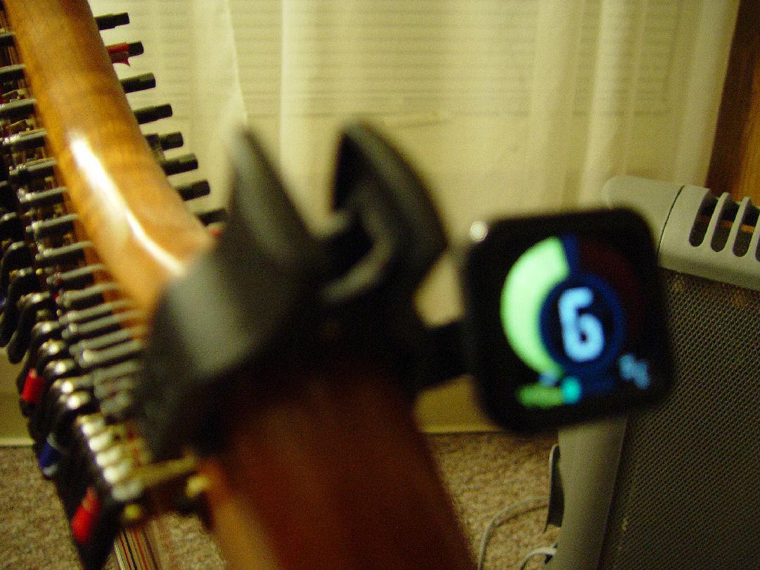 KLIQ UberTuner Clip On Guitar Tuner - Fast & Accurate Chromatic Tuner for Acoustic & Electric Guitar, Bass, Ukulele, Violin, Banjo & All Instruments customer photo 1