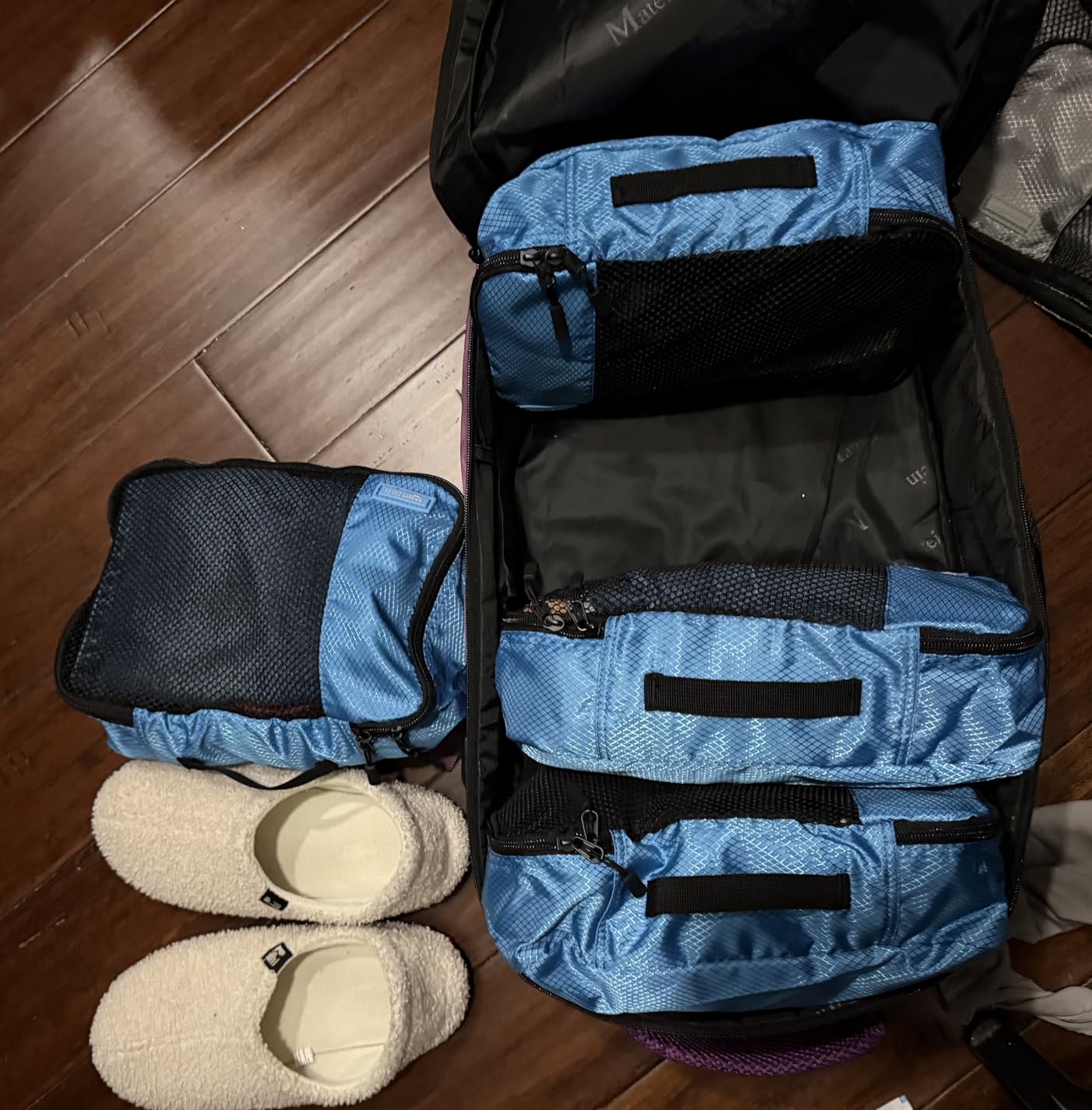 Amazon Essentials 4-Piece Packing Cubes Travel Accessories Set, Space-Saving Luggage Organizer with Double Zipper, Mesh Top Panel, Medium, Gray (Previously Amazon Basics) customer photo 2